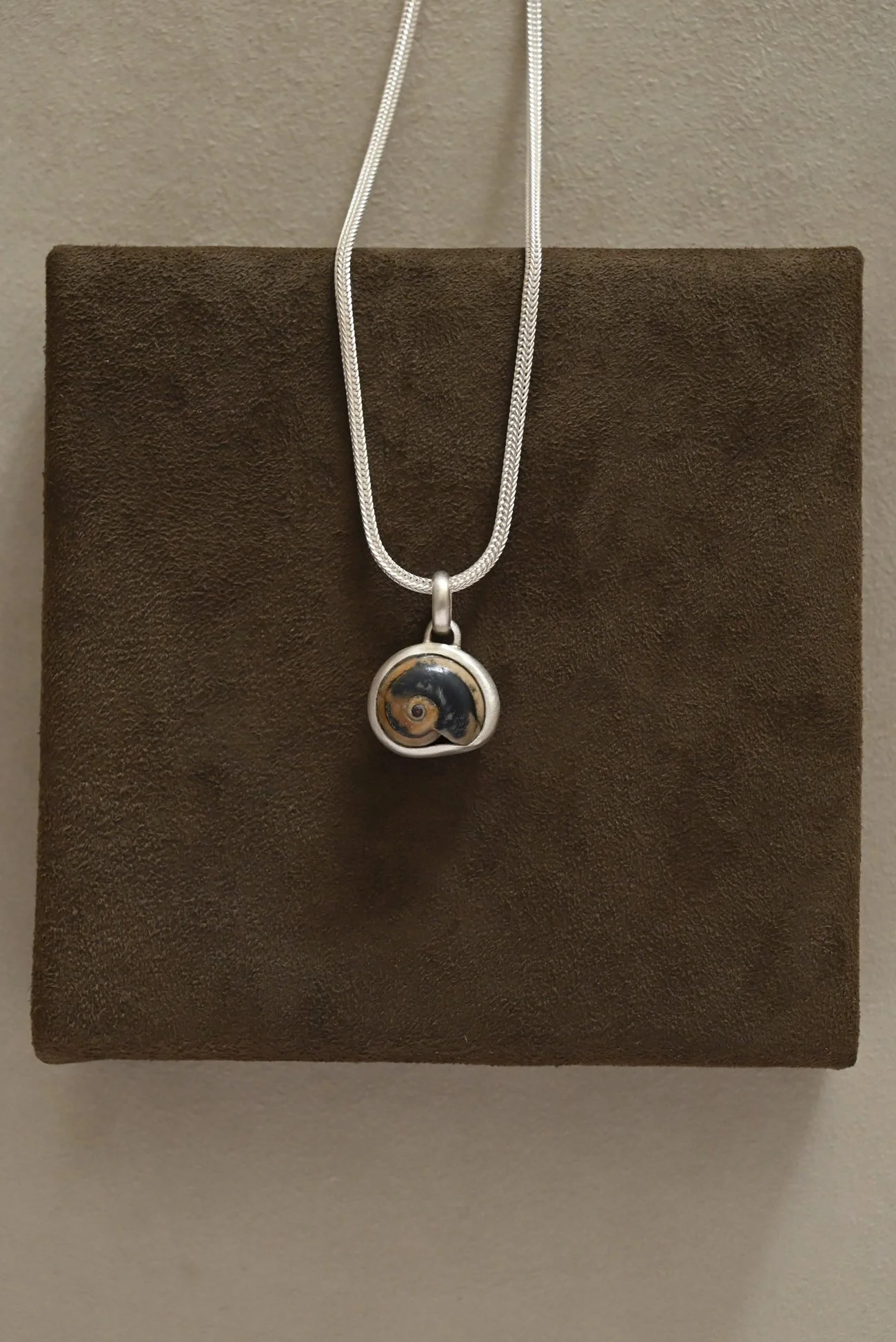 Dunton-Ellerkamp-Silver-Shell-Pendant-August-2026-Web-8.jpg
