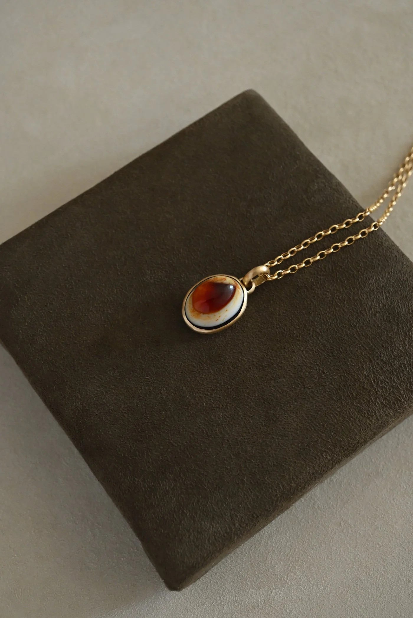 Dunton-Ellerkamp-Window-Agate-Gold-Pendant-2.jpg