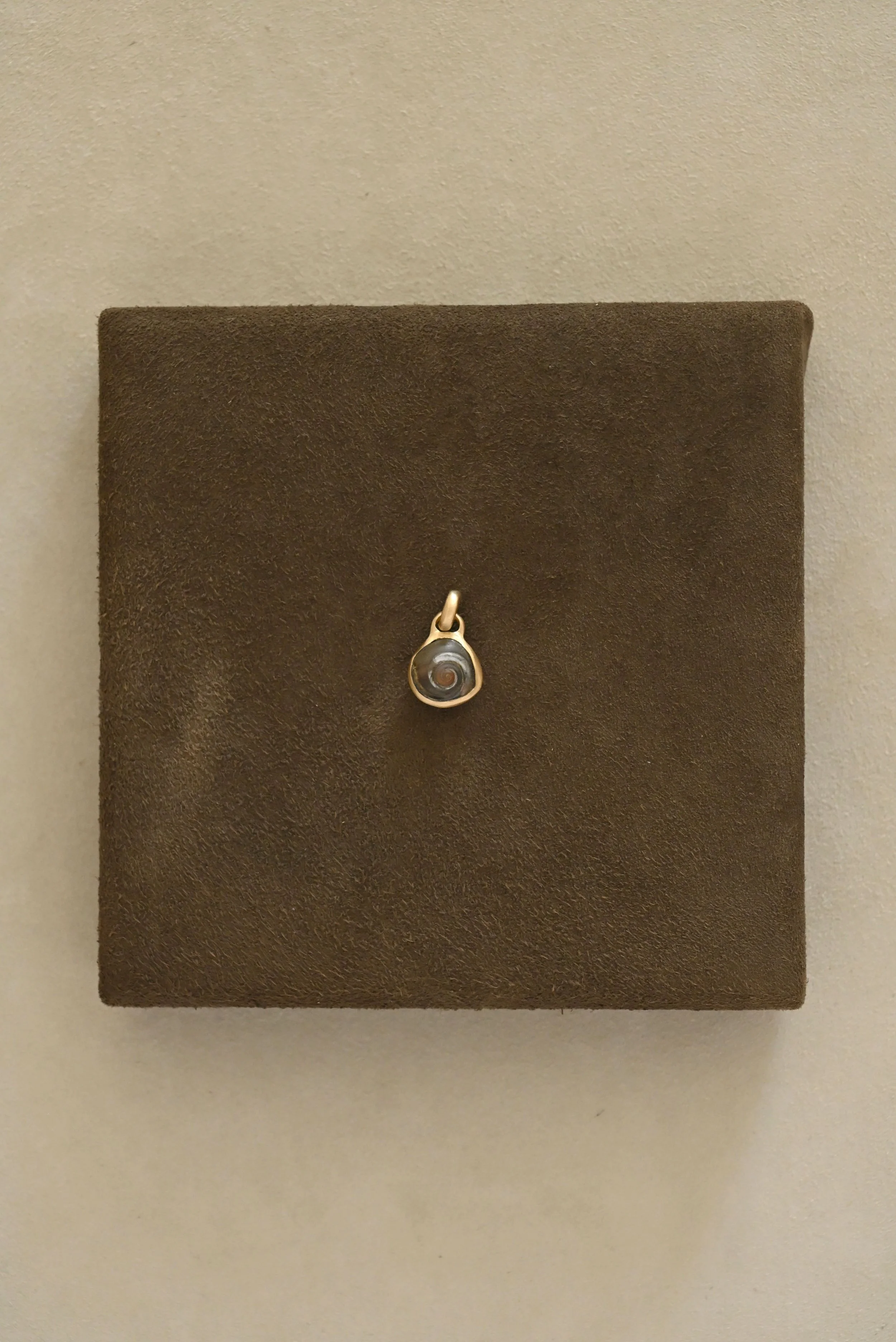 Gold Shell Pendant No. 28