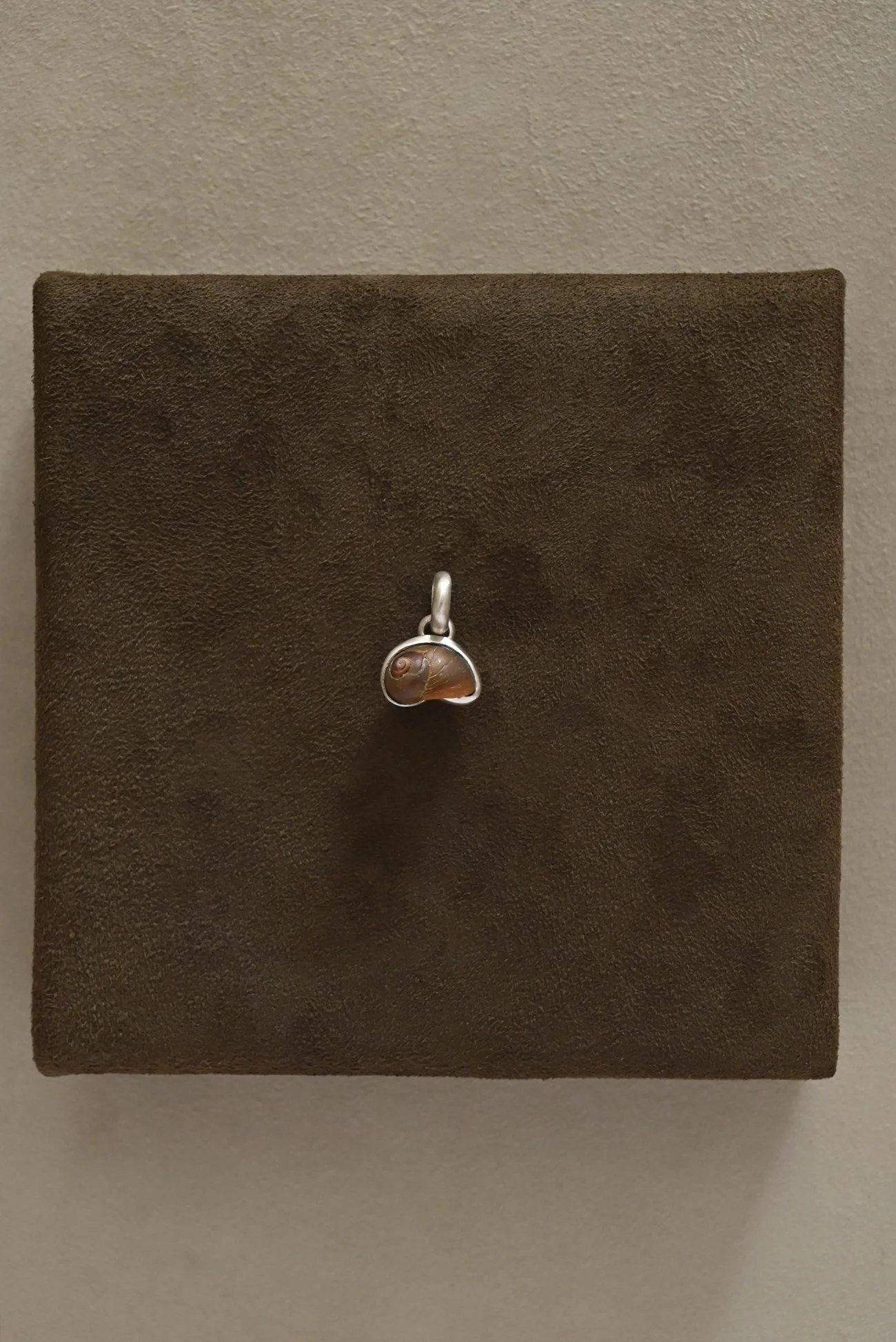 Dunton-Ellerkamp-Silver-Shell-Pendant-August-2026-Web-4.jpg