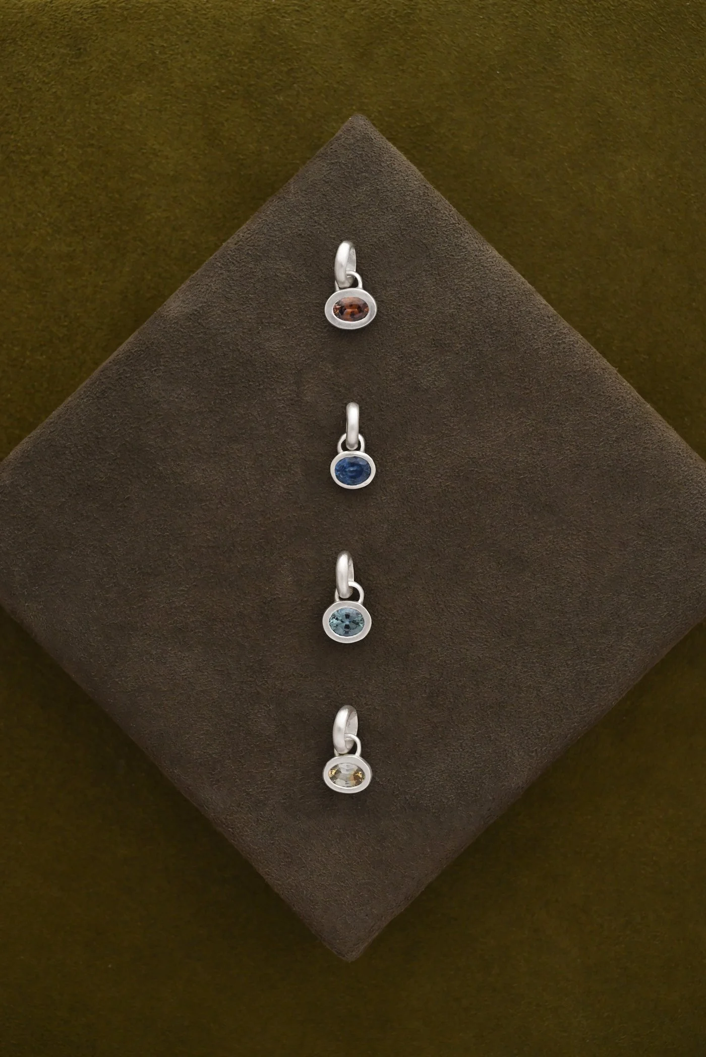 DE-Sapphire-Web.jpg (Copy) (Copy)