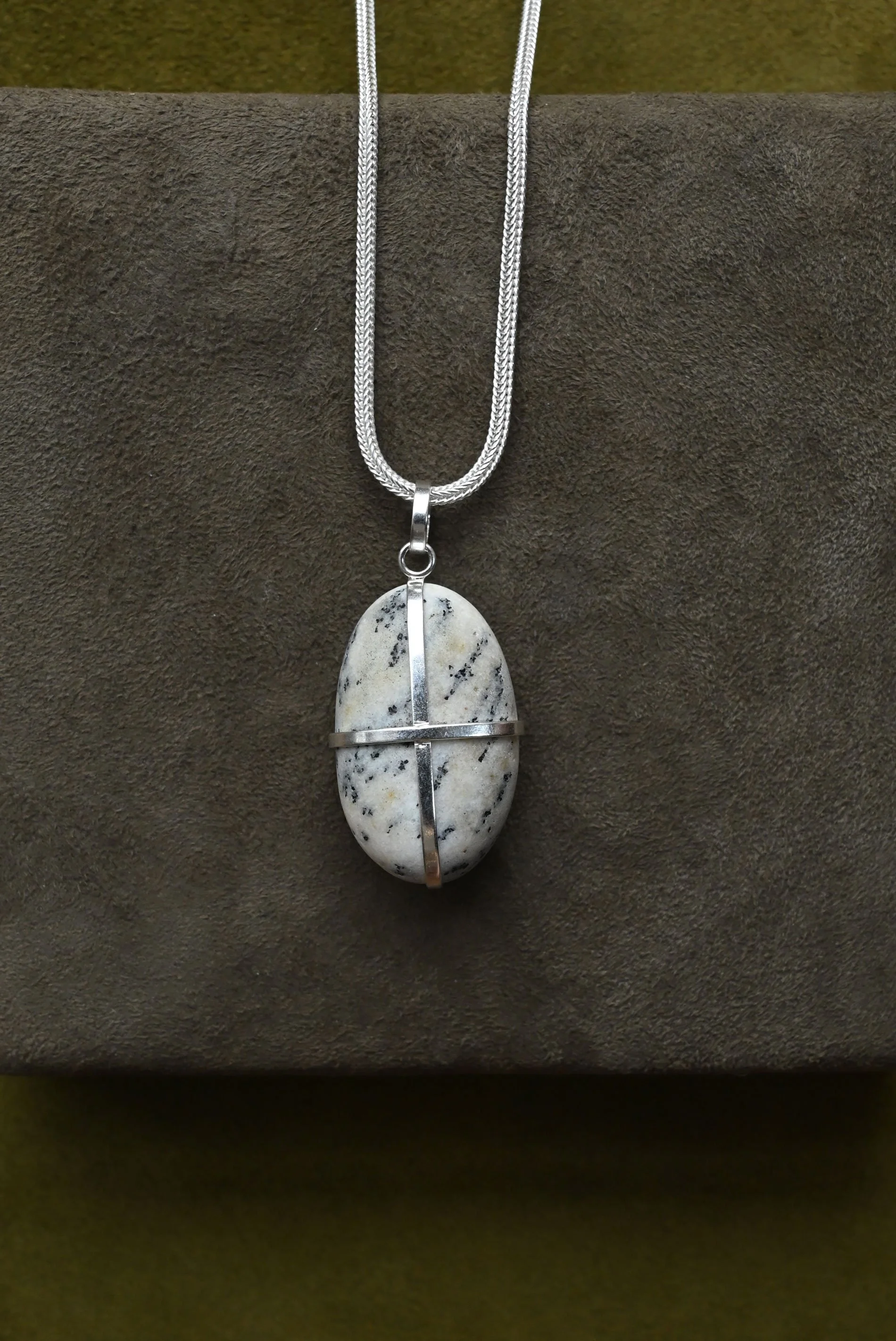 Silver Ribbon Stone Pendant No. 27 | Nathalie Mathoulin