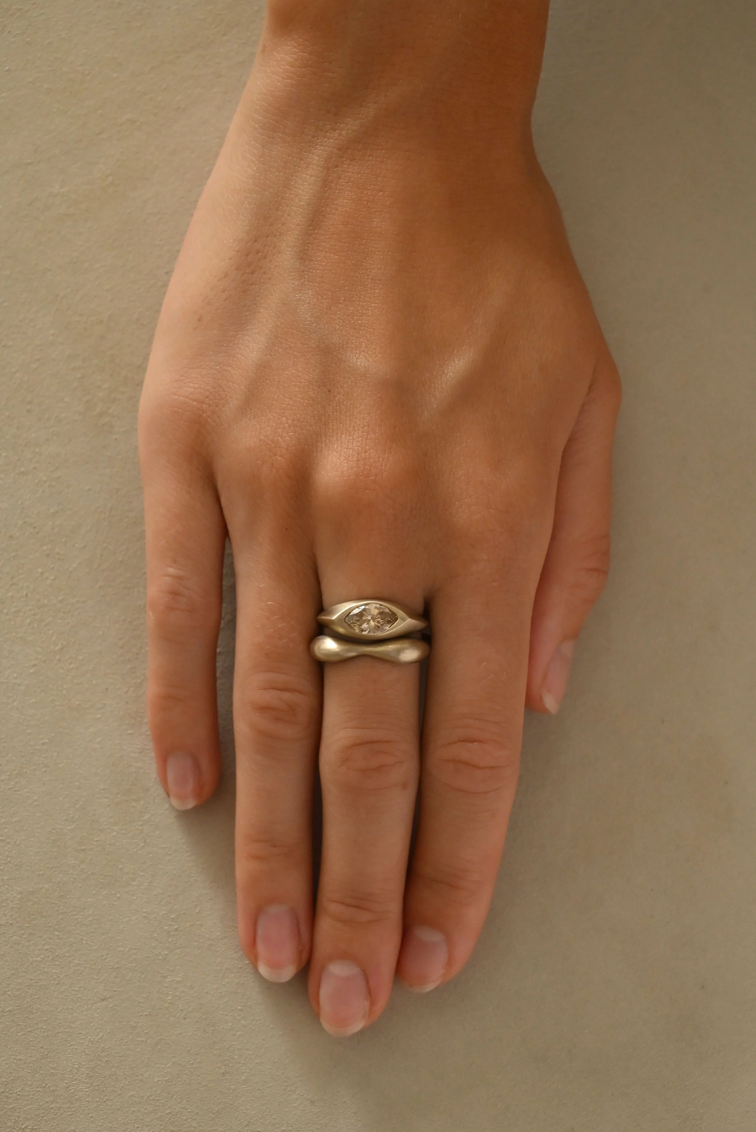 Dunton-Ellerkamp-Ellipse-Champagne-Diamond-18k-White-Gold-Web-3.jpg