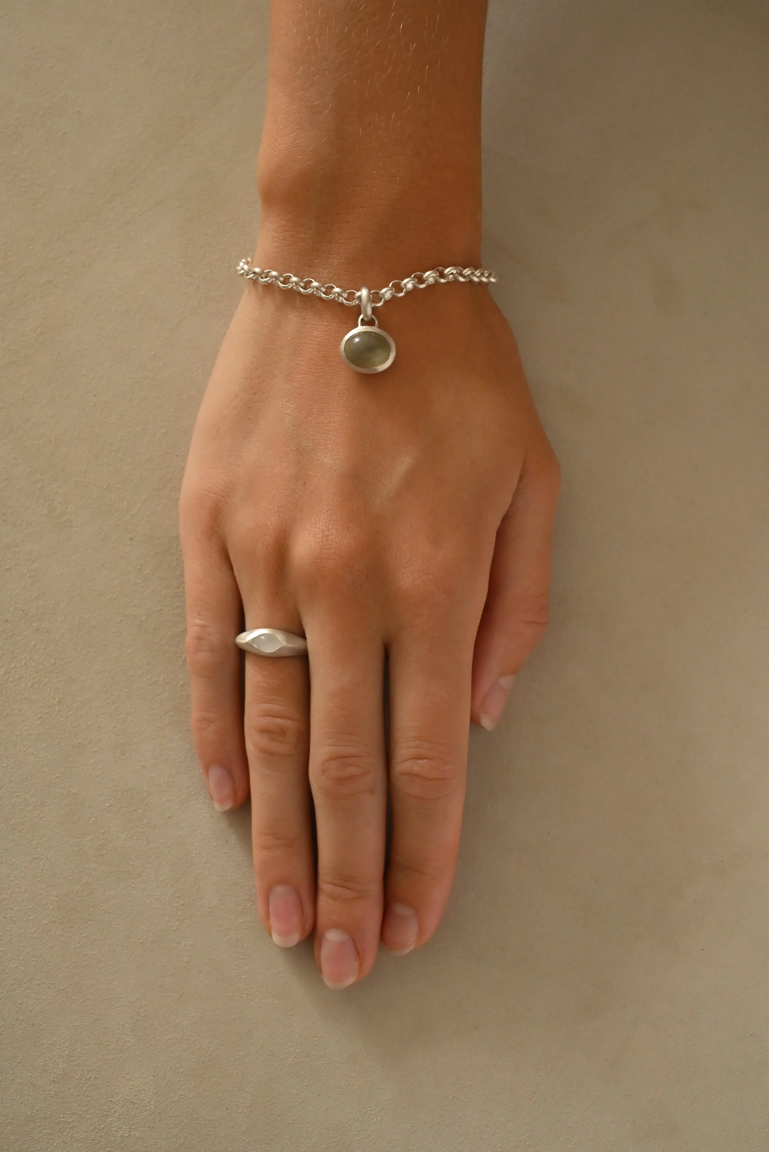 Dunton-Ellerkamp-Fall-Capsule-Collection-2026-Silver-Ellipse-Ring-Moonstone-Oliver-Bracelet-Green-Moonstone-Pendant-1.jpg