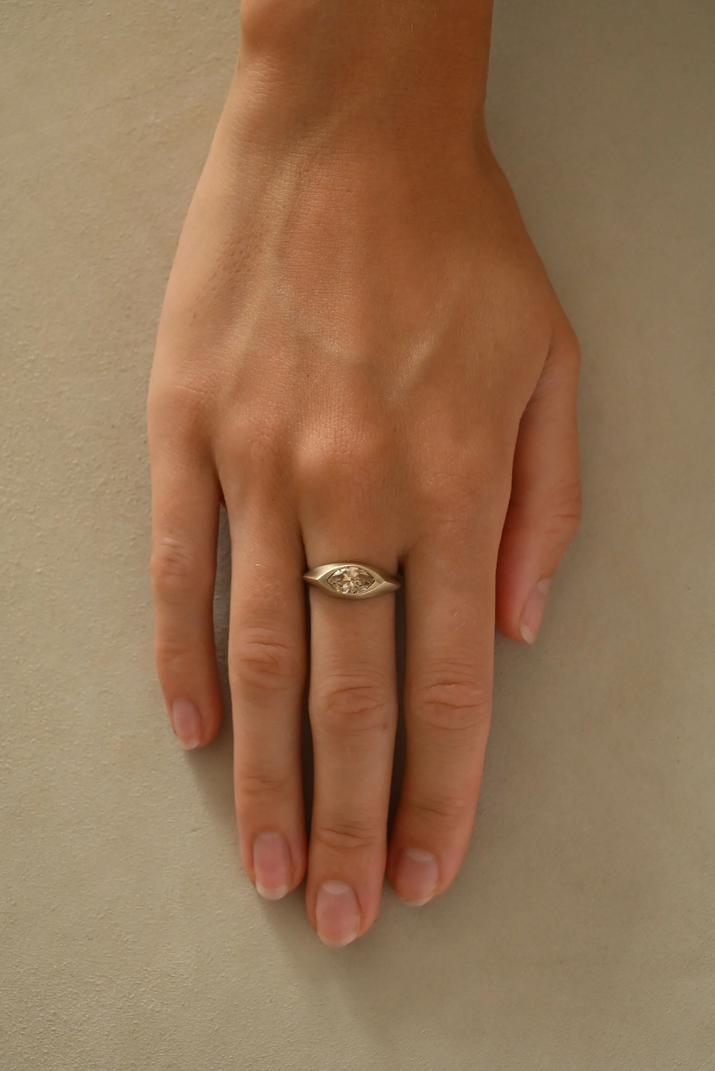 Dunton-Ellerkamp-Ellipse-Champagne-Diamond-18k-White-Gold-Web-2.jpg