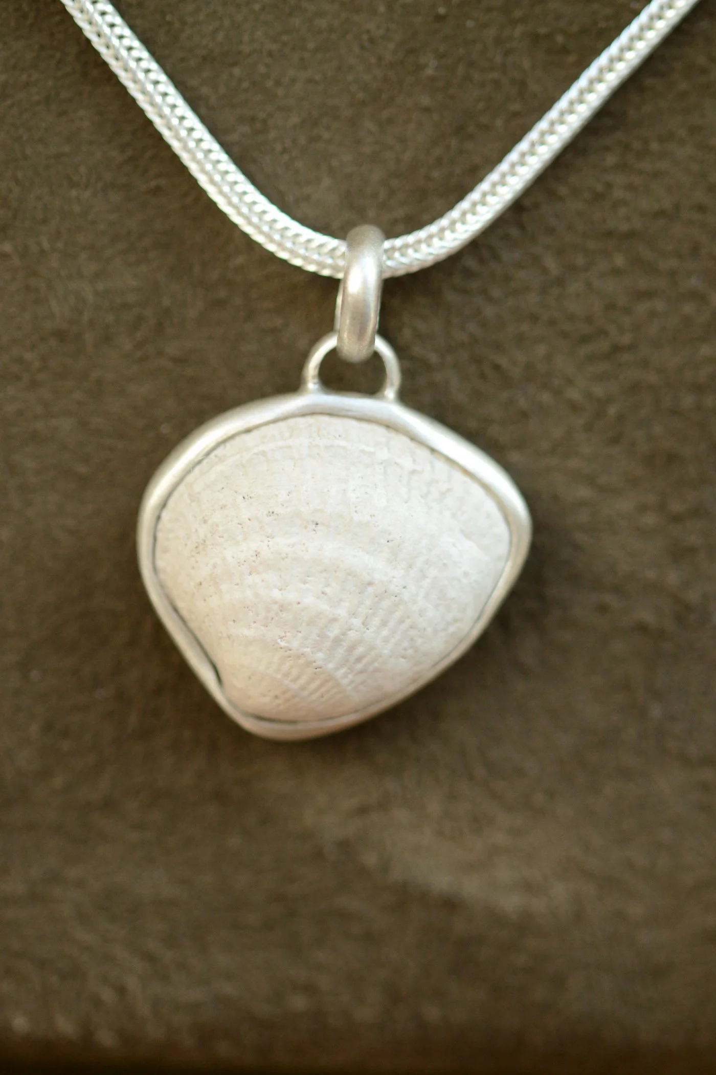 Dunton_Ellerkamp_Shell_Pendants_Fall_Capsule_2_web-9.jpg
