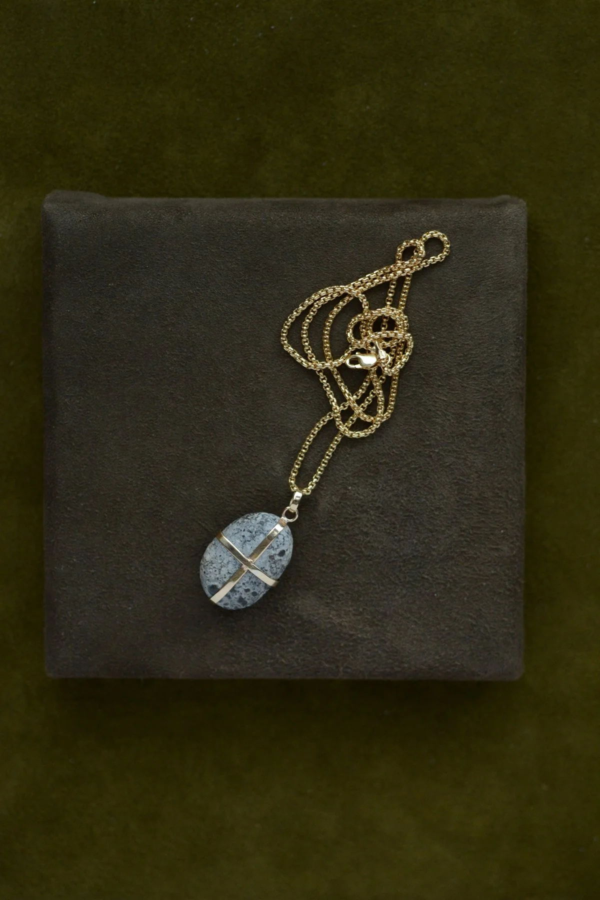 Dunton_Ellerkamp_Fall_Capsule_Nathalie_Mathoulin_Ribbon_Stone_Pendant_6.jpg