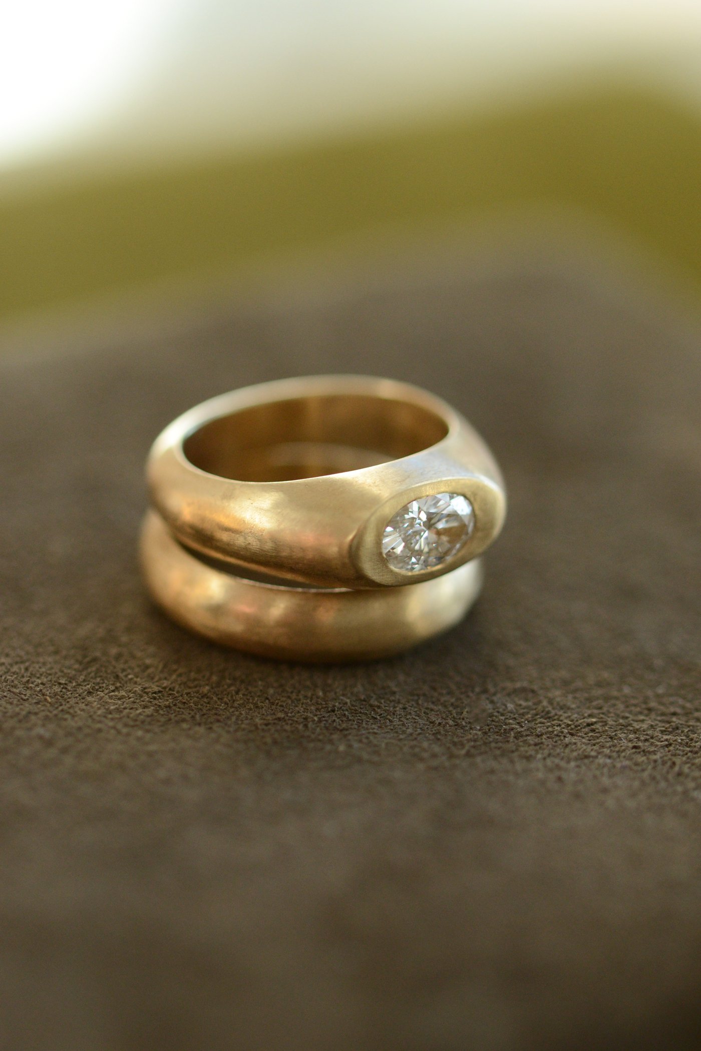 Dunton_Ellerkamp_Phillips_Signet_Oval_Diamond_Gold_14k_Web_3.jpg
