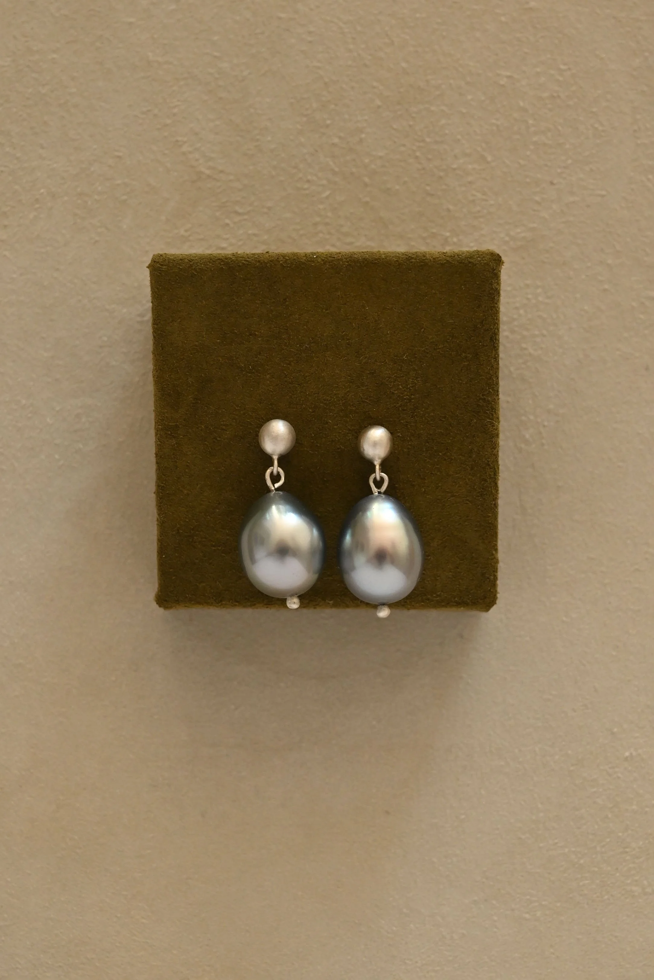 Dunton-Ellerkamp-Tahitian-Pearl-Silver-Earring-2.jpg