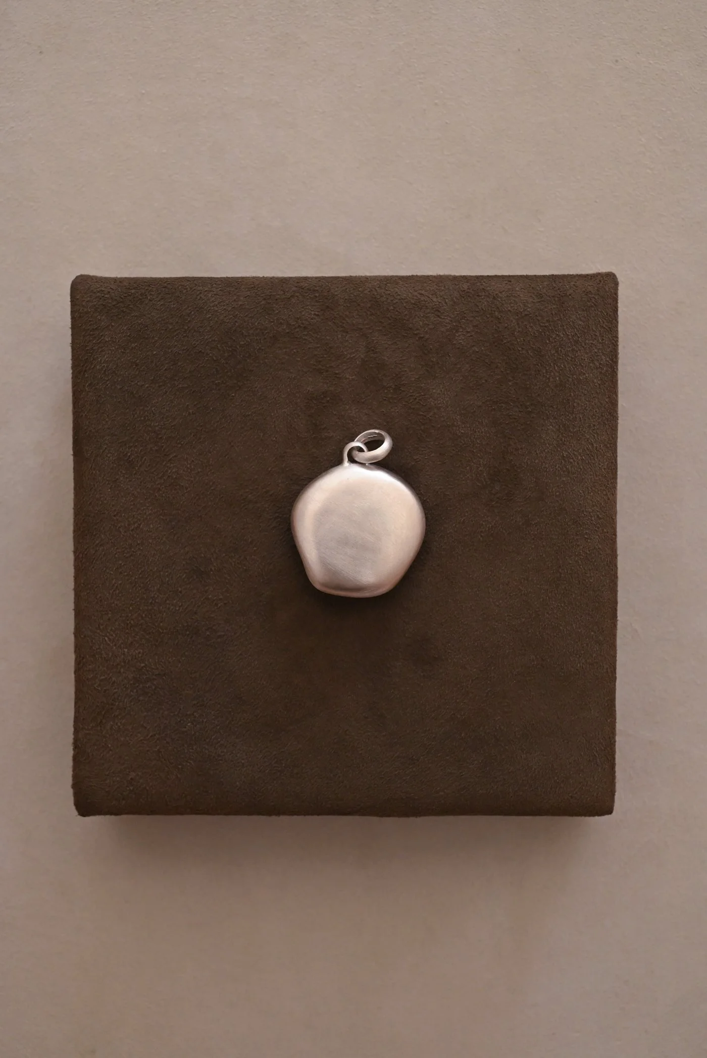 Dunton-Ellerkamp-Shell-Pendants-July-2026-12.jpg