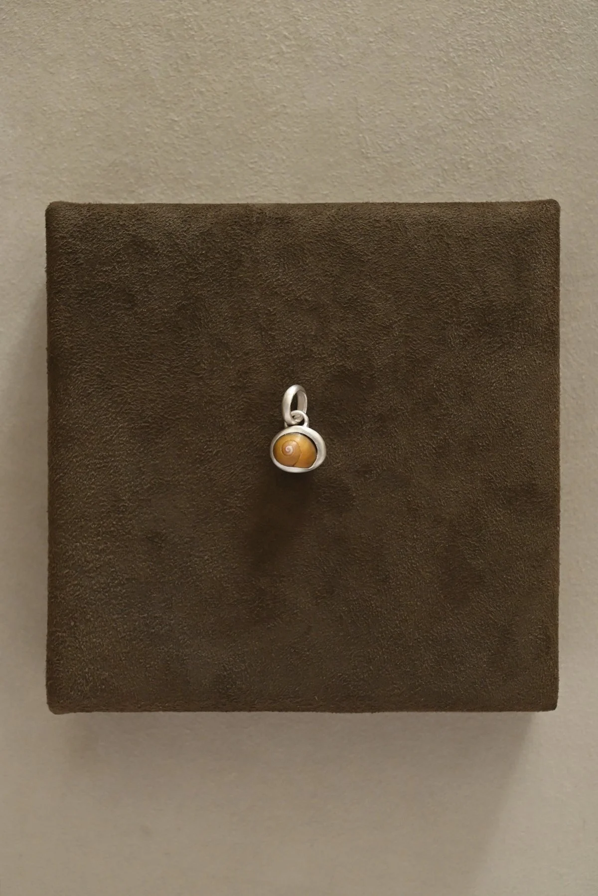Dunton-Ellerkamp-Silver-Shell-Pendant-August-2026-Web-22.jpg