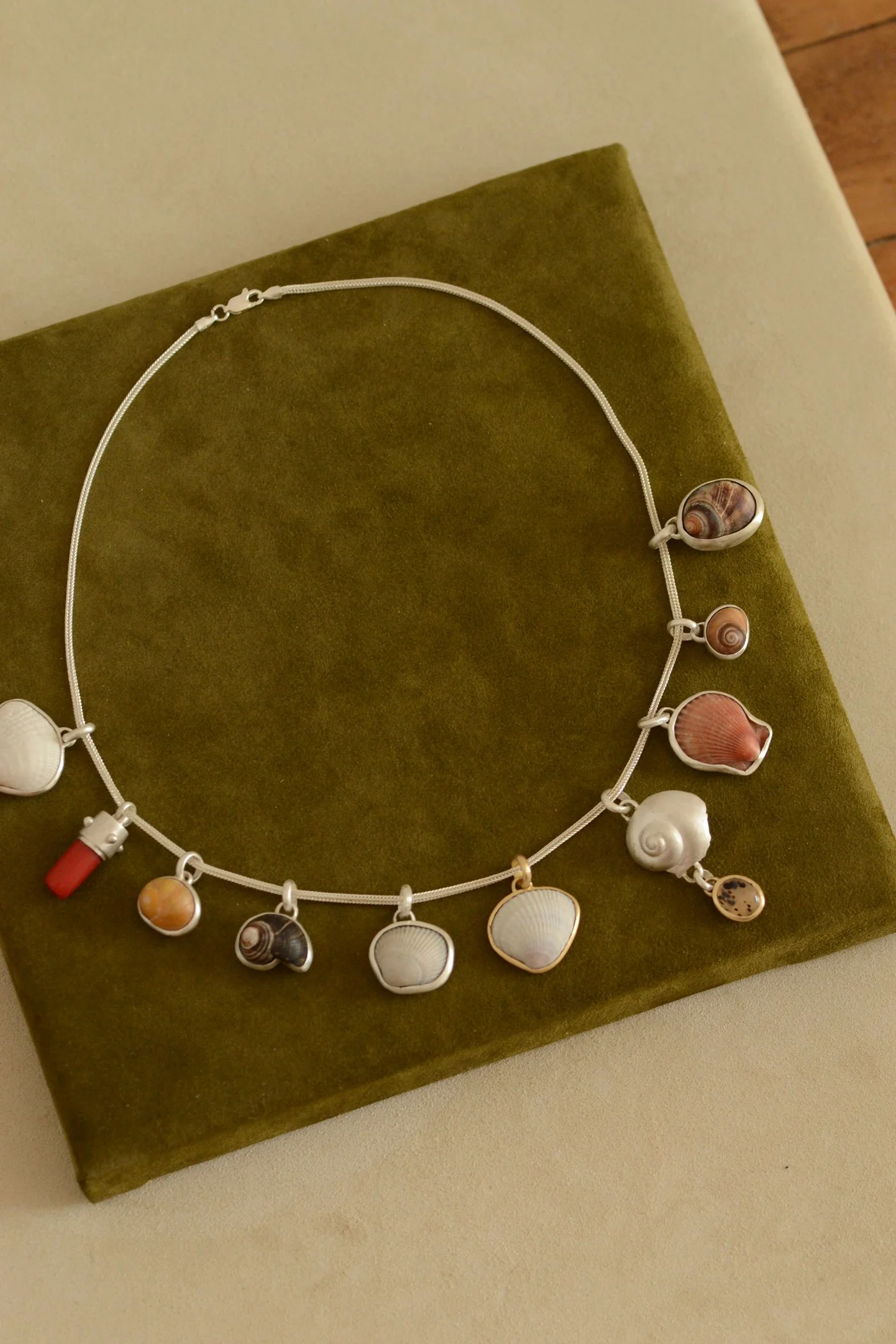 Dunton_EllerkampShell_Pendant_Group_10.jpg