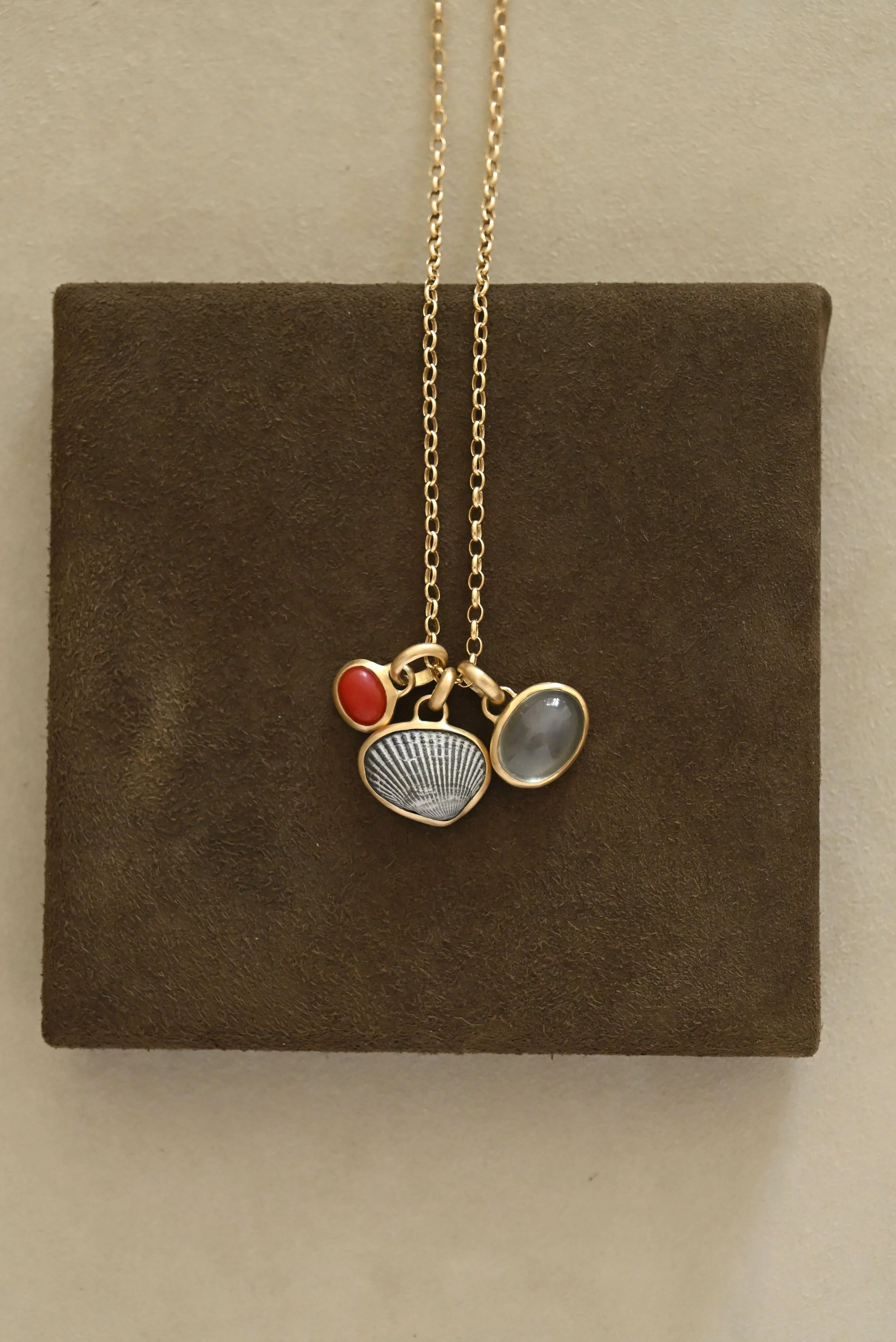 Dunton-Ellerkamp-Fall-Capsule-Collection-2026-Gold-Pendants-Group-2.jpg