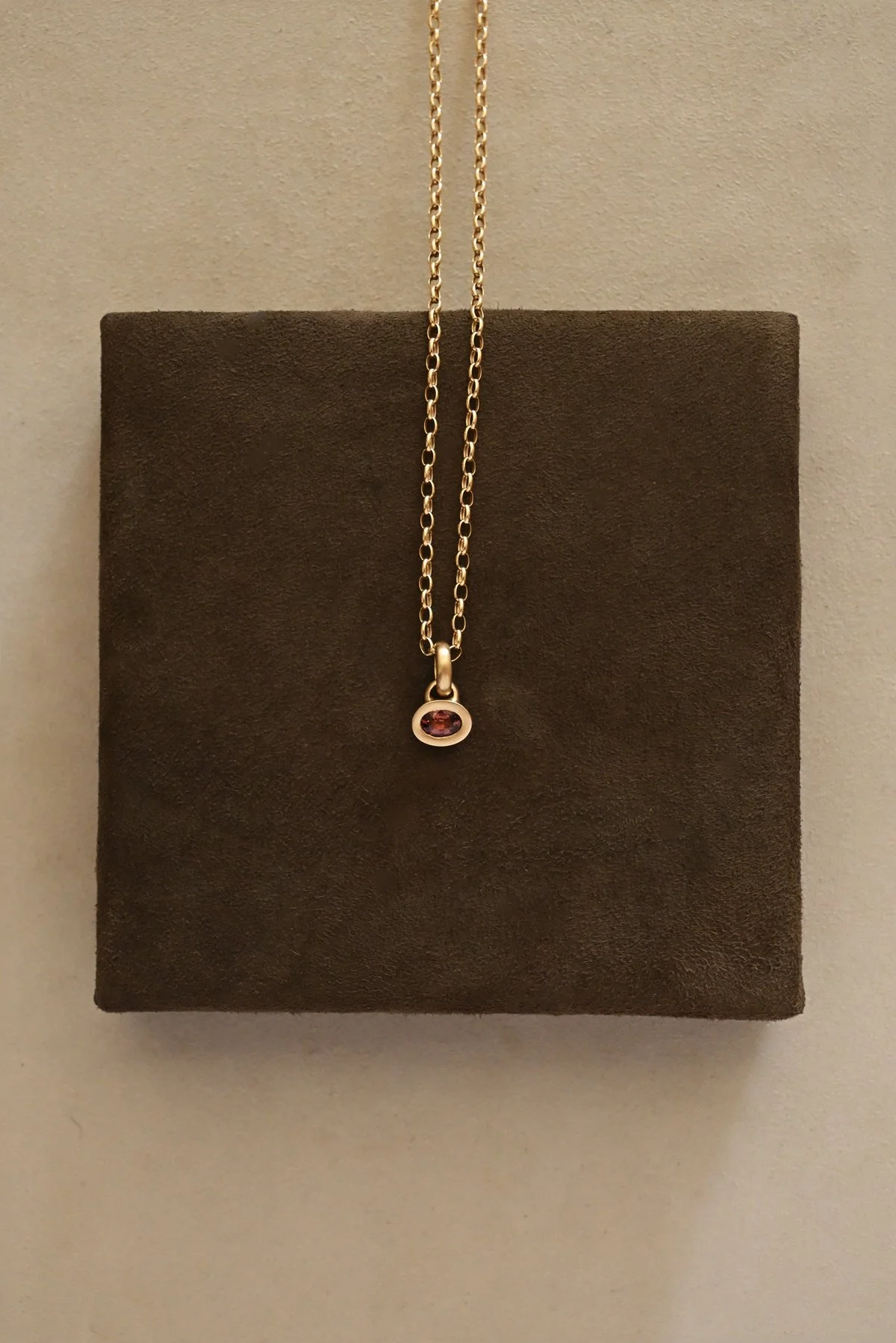 Dunton_Ellerkamp_Gold_Brown_Sapphire_Pendant_3.jpg