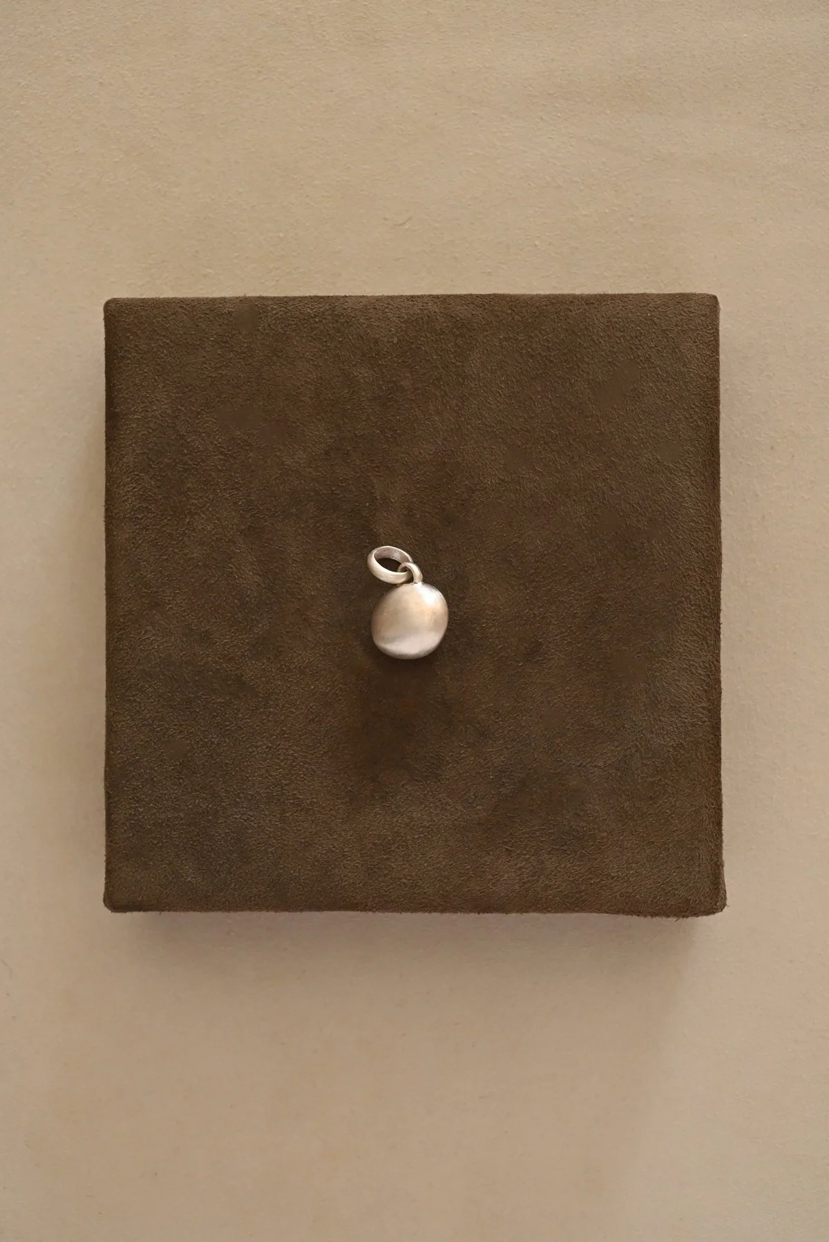 Dunton_Ellerkamp_Red_Snail_Shell_2.jpg