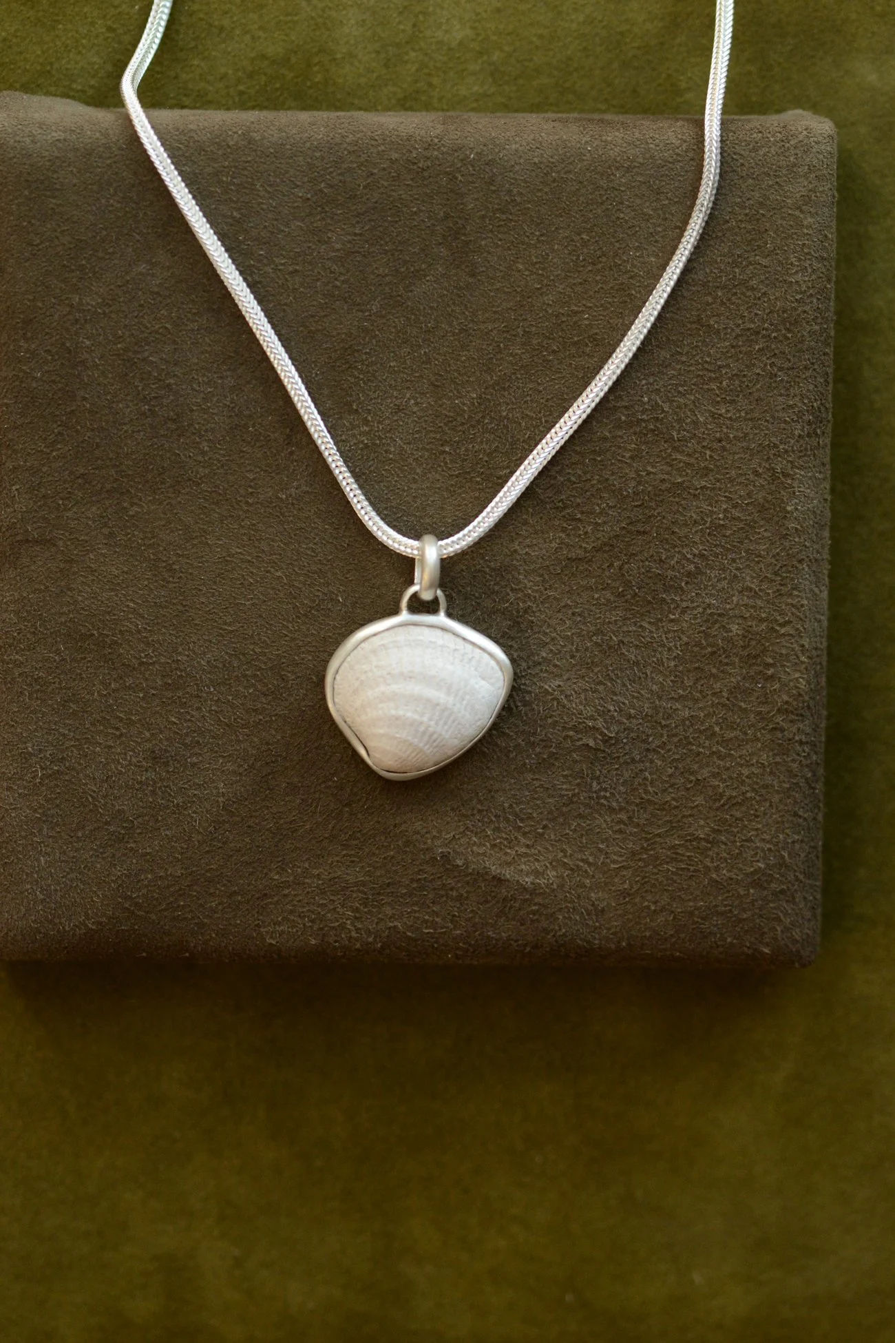 Dunton_Ellerkamp_Shell_Pendants_Fall_Capsule_2_web-20.jpg
