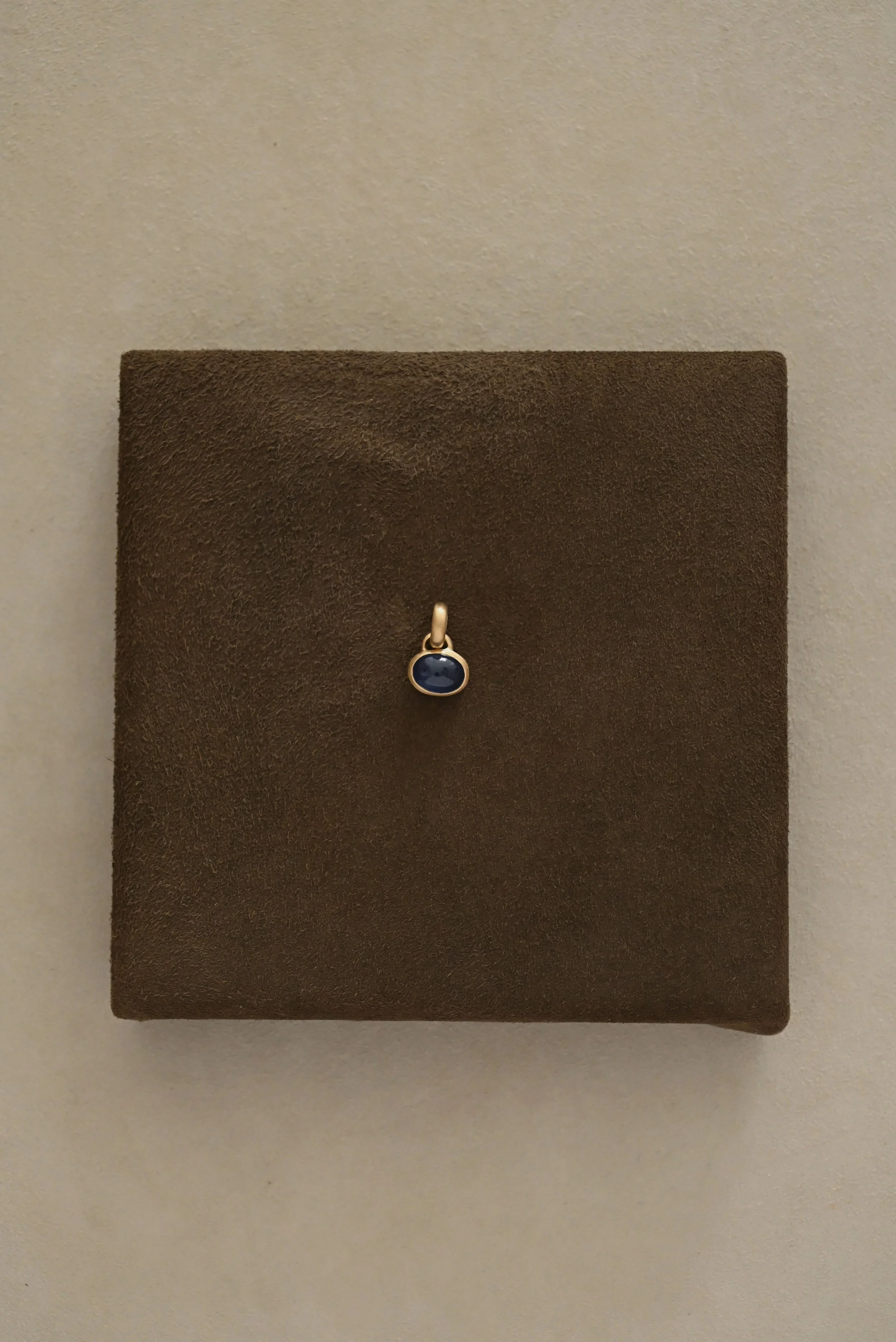 Dunton-Ellerkamp-Blue-Sapphire-Cab-Pendant-1.jpg