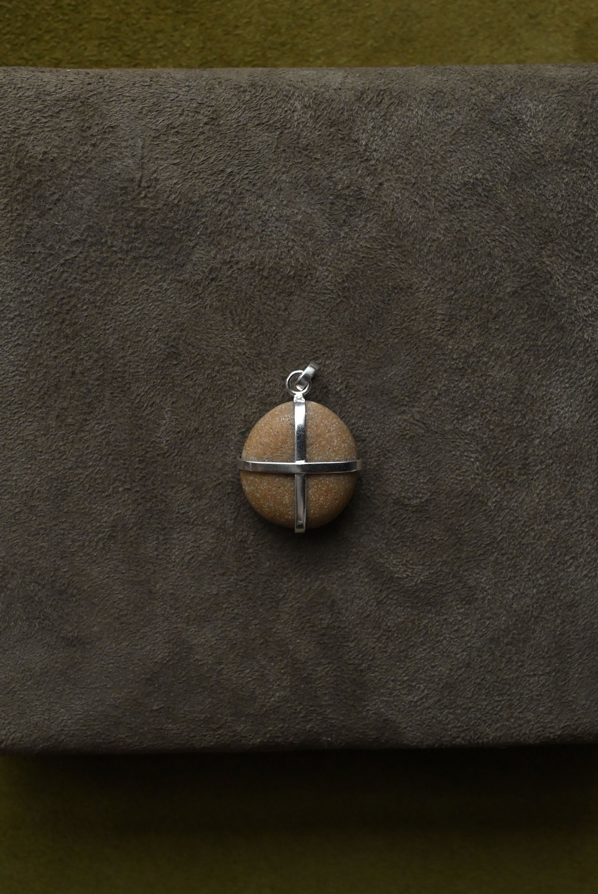Silver Ribbon Stone Pendant No. 28 | Nathalie Mathoulin