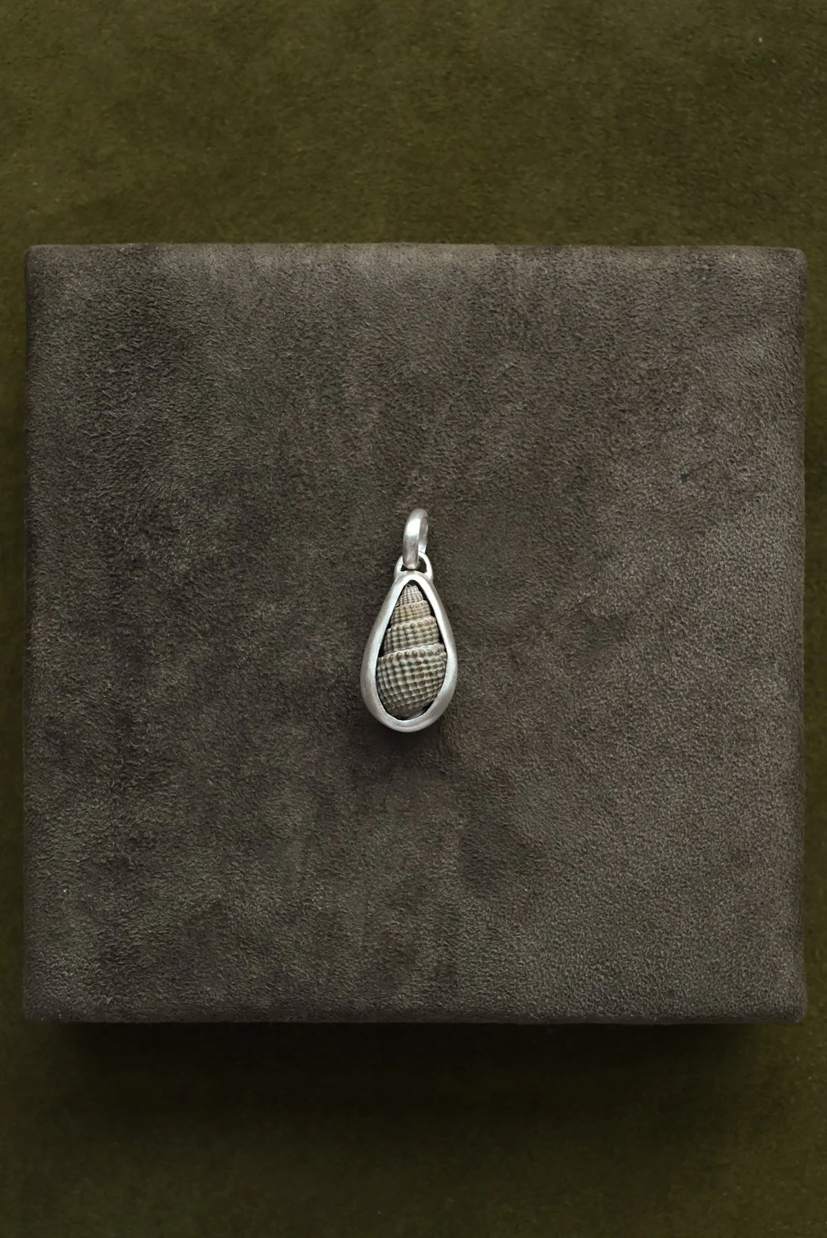Dunton_Ellerkamp_Silver_Shell_Pendant_19.jpg