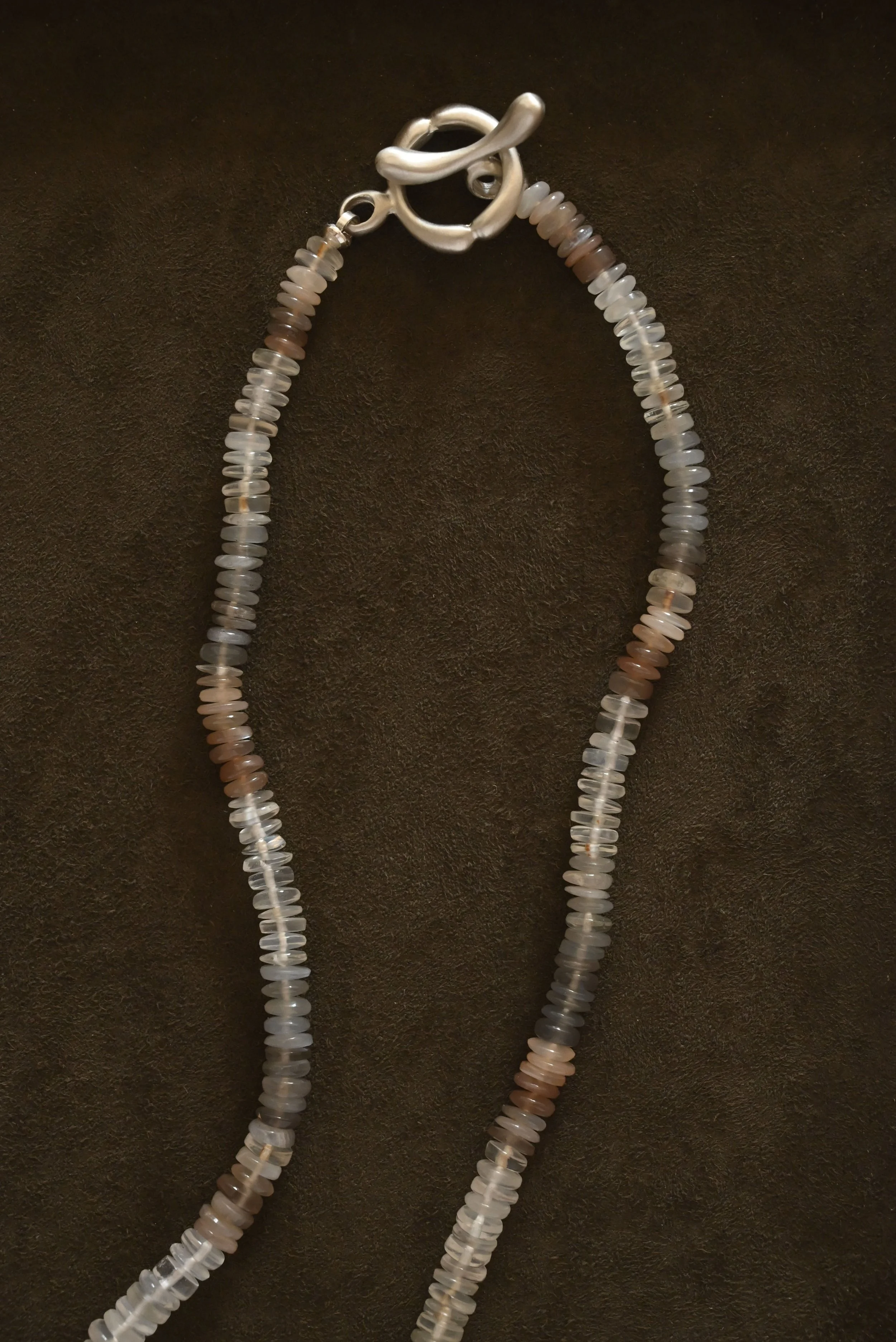 Dunton-Ellerkamp-Fall-Capsule-2026-Web-Moonstone-Tyre-Necklace-4.jpg