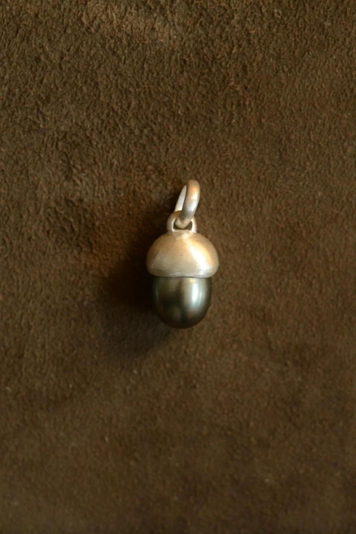 Dunton_Ellerkamp_Tahitian_Pearl_Acorn_Pendant_3.jpg