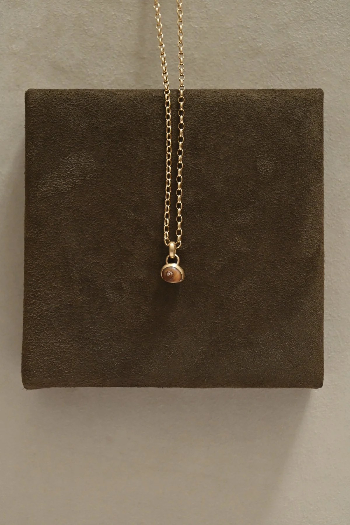 Dunton-Ellerkamp-Gold-Shell-Pendant-August-2026-Web-15.jpg