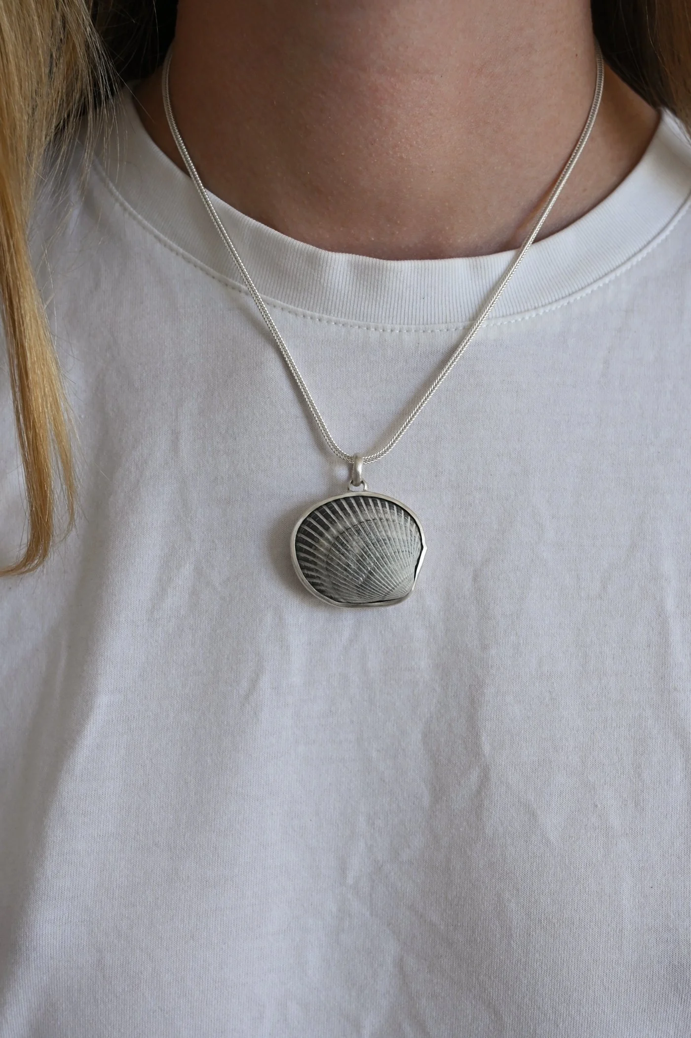 Dunton-Ellerkamp-Pendant-On-Figure-21.jpg