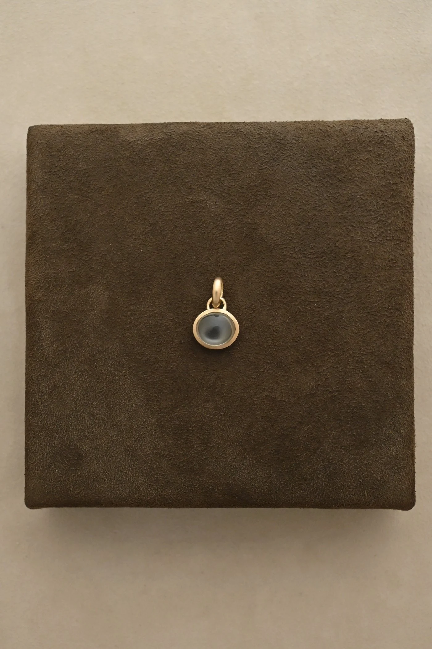 Dunton-Ellerkamp-Green-Moonstone-Gold-Pendant-2.jpg