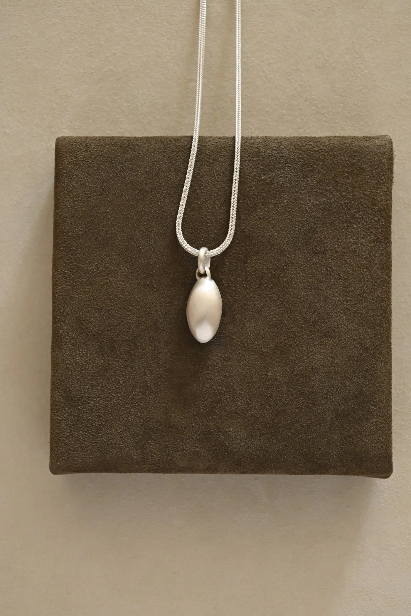 Dunton-Ellerkamp-Silver-Shell-Pendant-Web-3.jpg