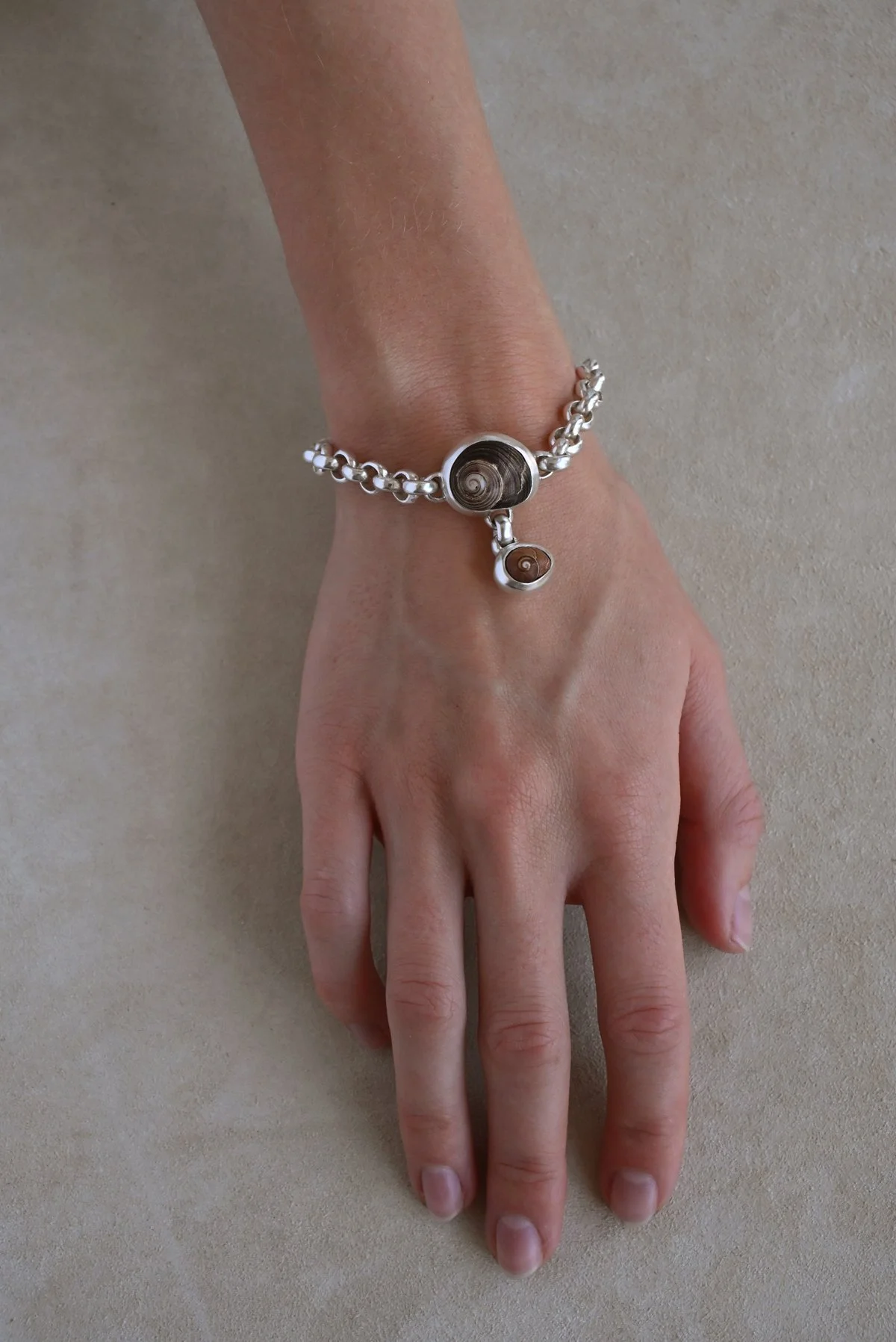 Dunton_Ellerkamp_Oliver-Bracelet-On_figure.jpg