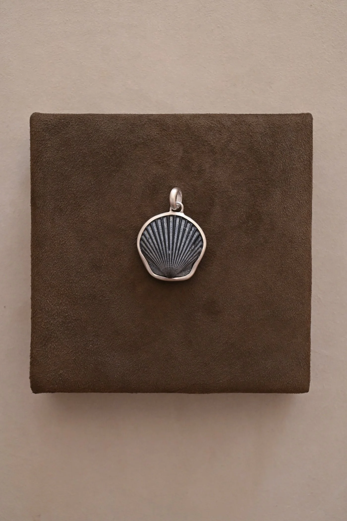 Dunton-Ellerkamp-Shell-Pendants-July-2026-11.jpg
