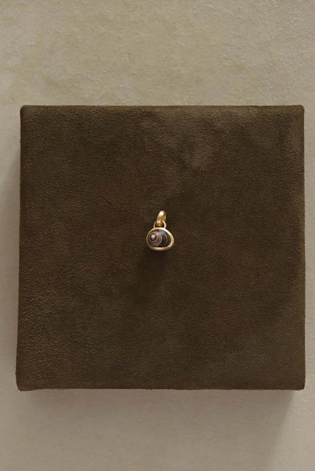 Dunton-Ellerkamp-Gold-Shell-Pendant-August-2026-Web-13.jpg