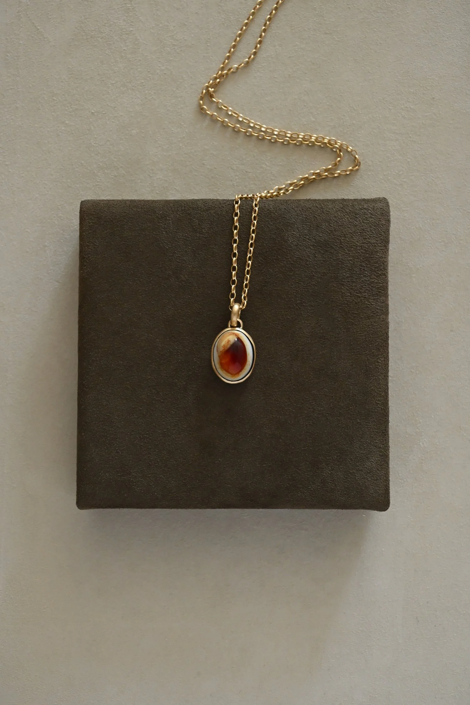Dunton-Ellerkamp-Window-Agate-Gold-Pendant-1.jpg