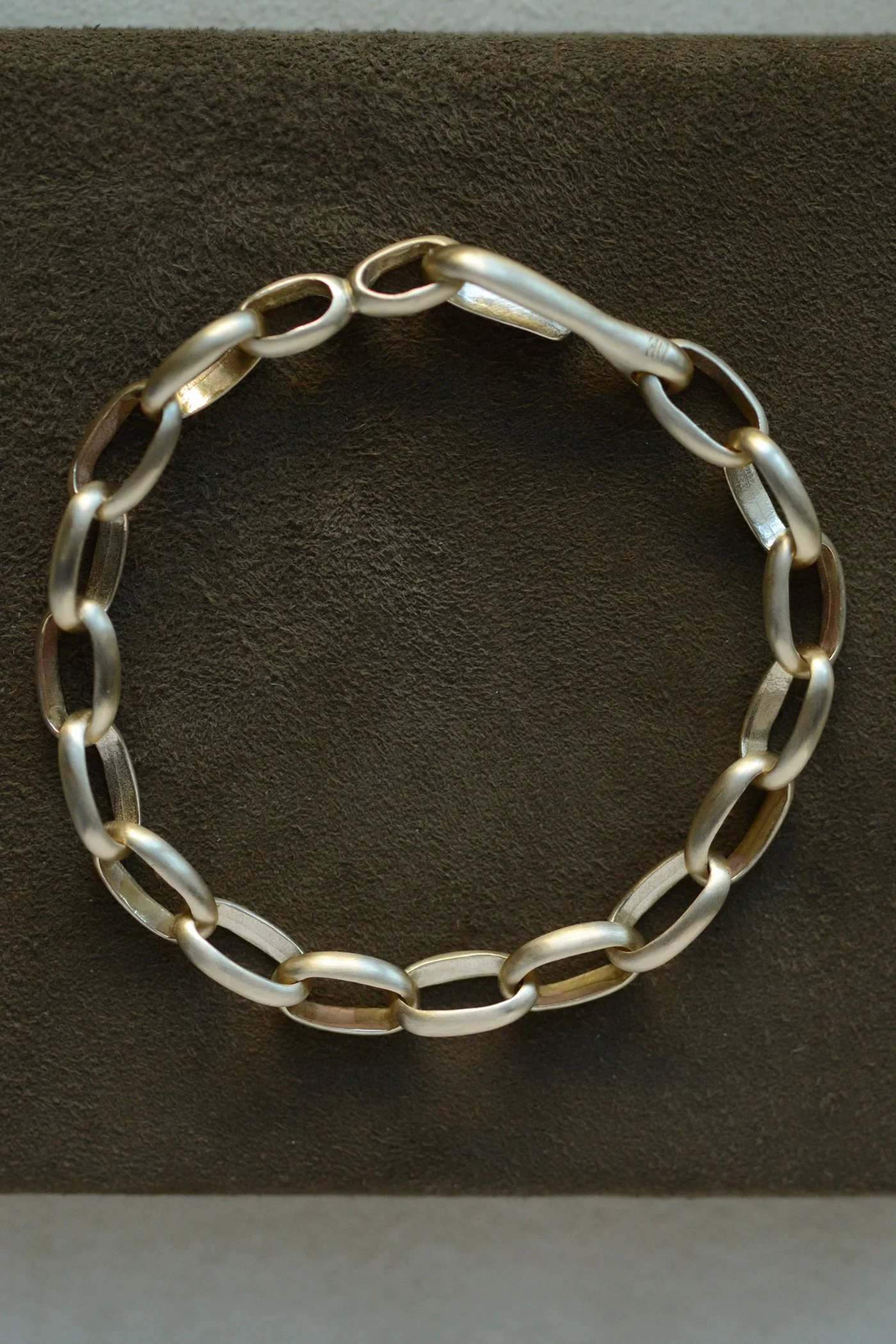 Dunton_Ellerkamp_Gold_Elevine_Bracelet_Web-3.jpg