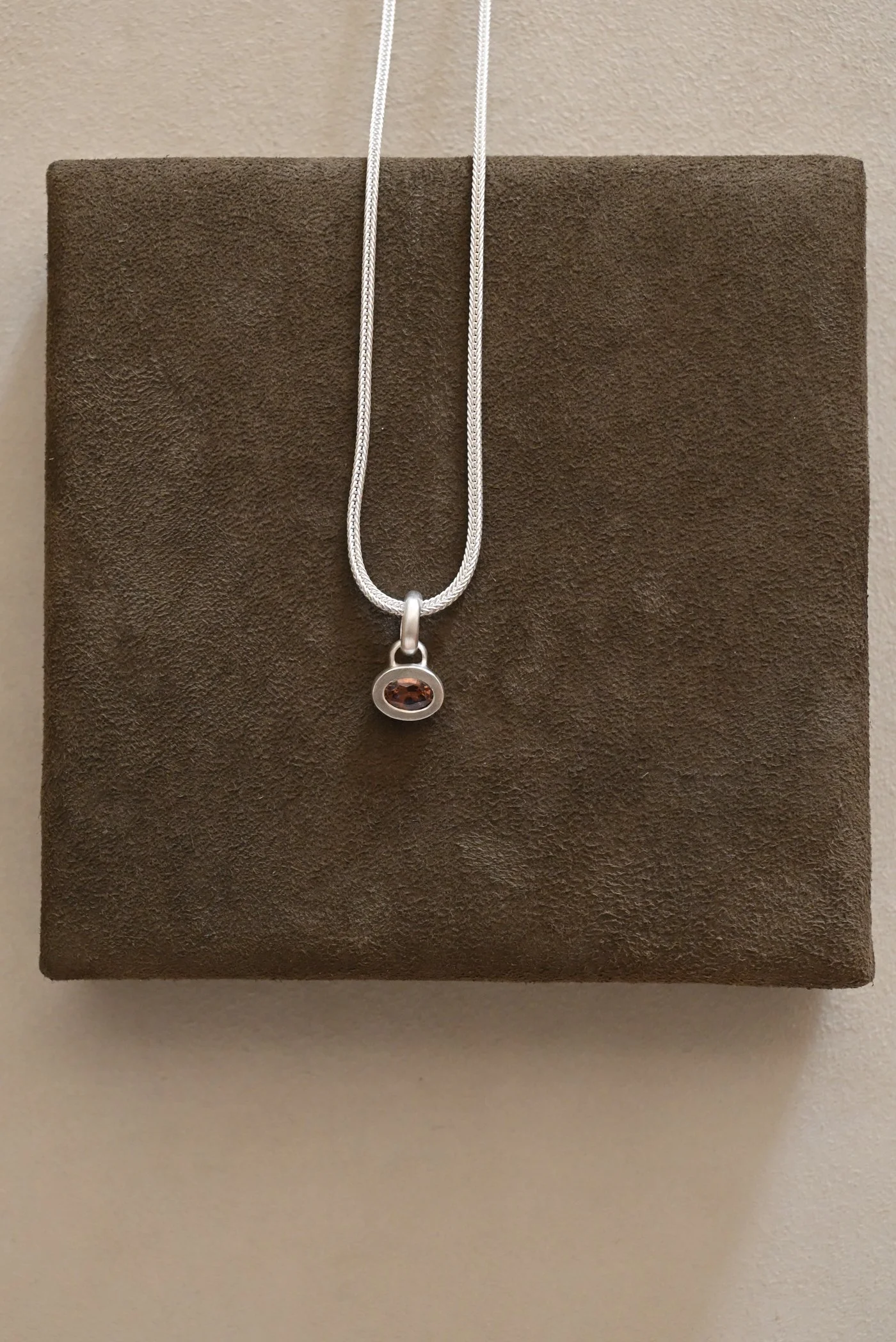 DE-Brown-Sapphire-1.jpg
