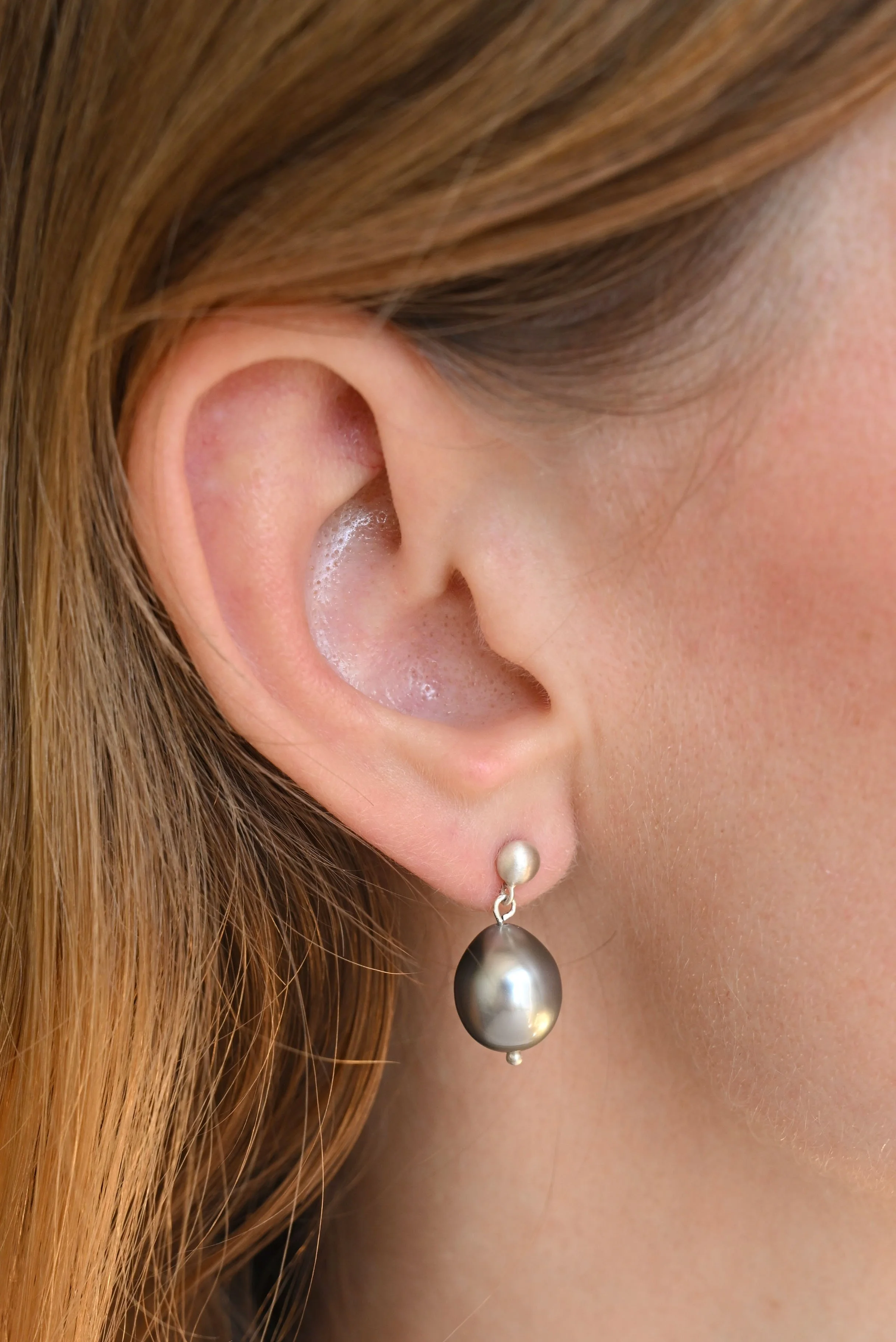Dunton-Ellerkamp-Tahitian-Pearl-Silver-Earring-3.jpg