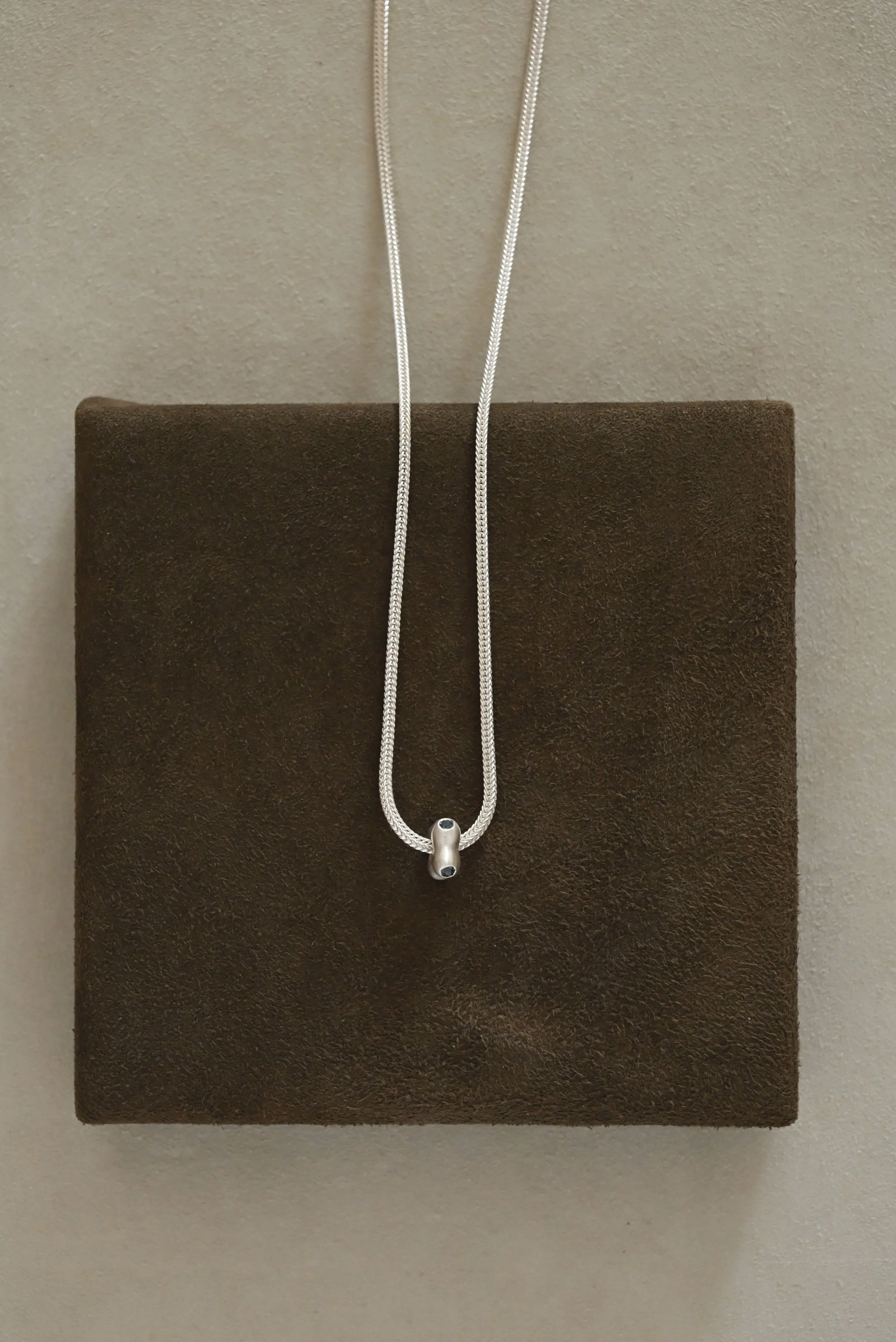 Dunton-Ellerkamp-Fall-Capsule-2026-Web-Silver-Sapphire-Owen-Spinner-1.jpg
