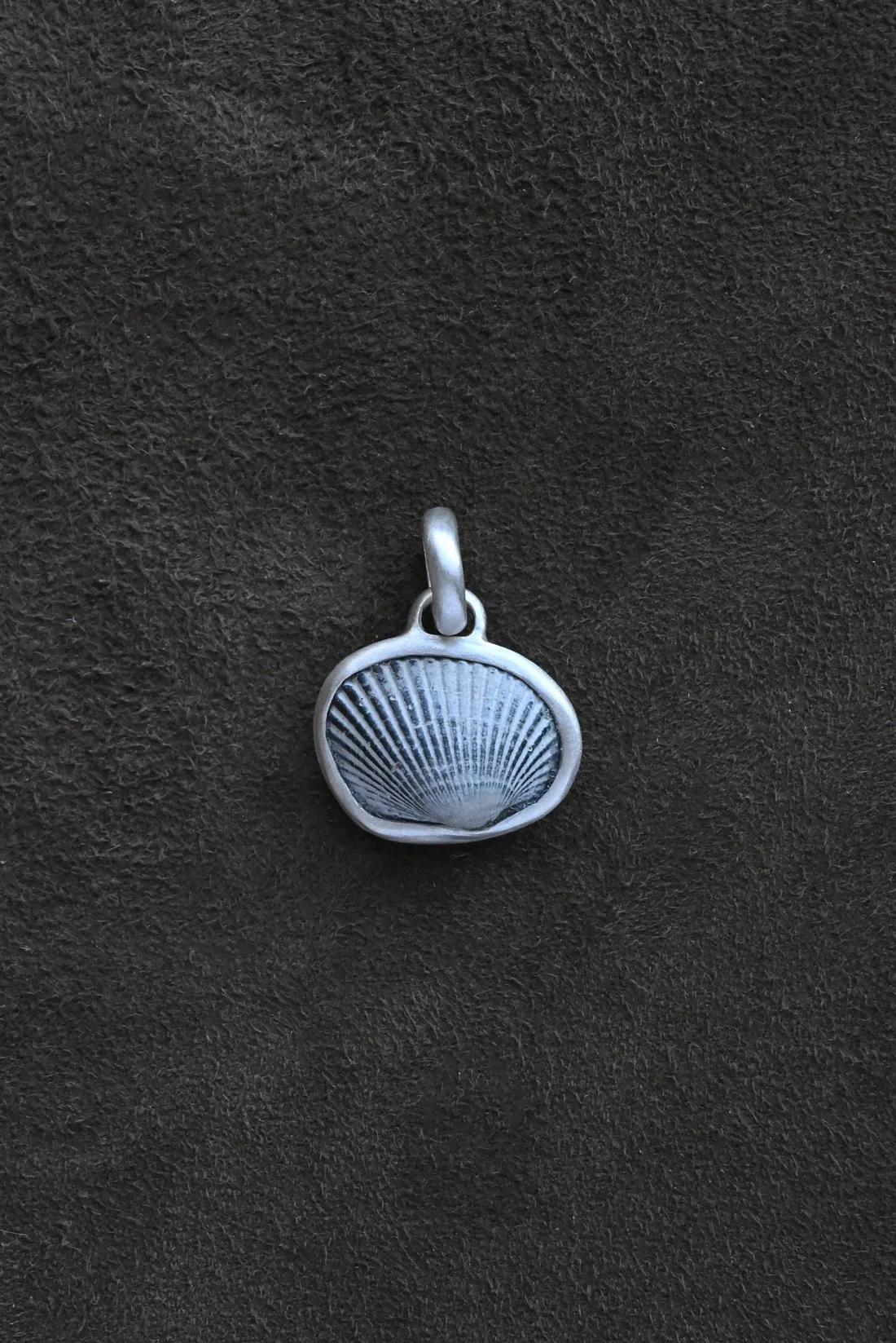 Dunton_Ellerkamp_Shell_Pendant_11.jpg