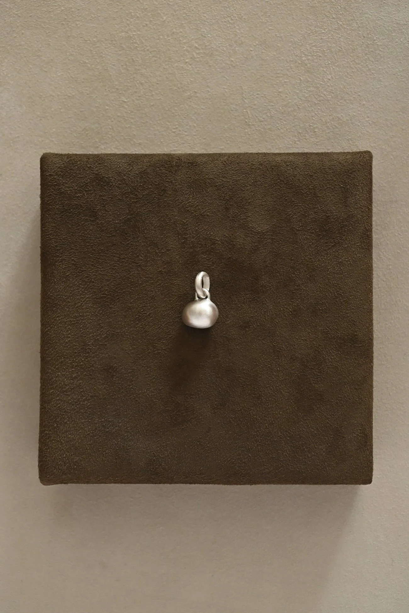 Dunton-Ellerkamp-Silver-Shell-Pendant-August-2026-Web-15.jpg