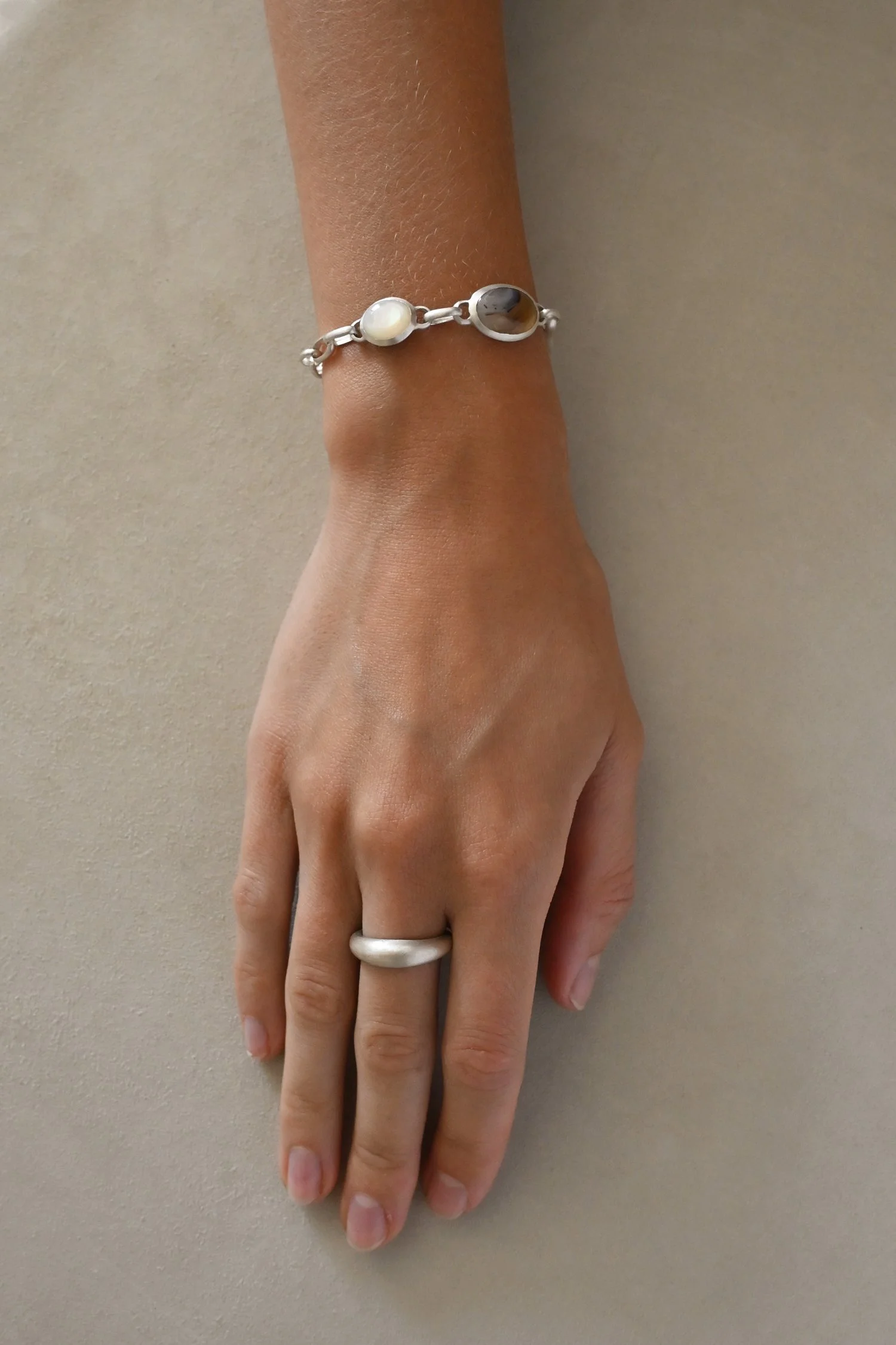Dunton-Ellerkamp-Baby-Elevine-Bracelet-MOP-Agate-1.jpg