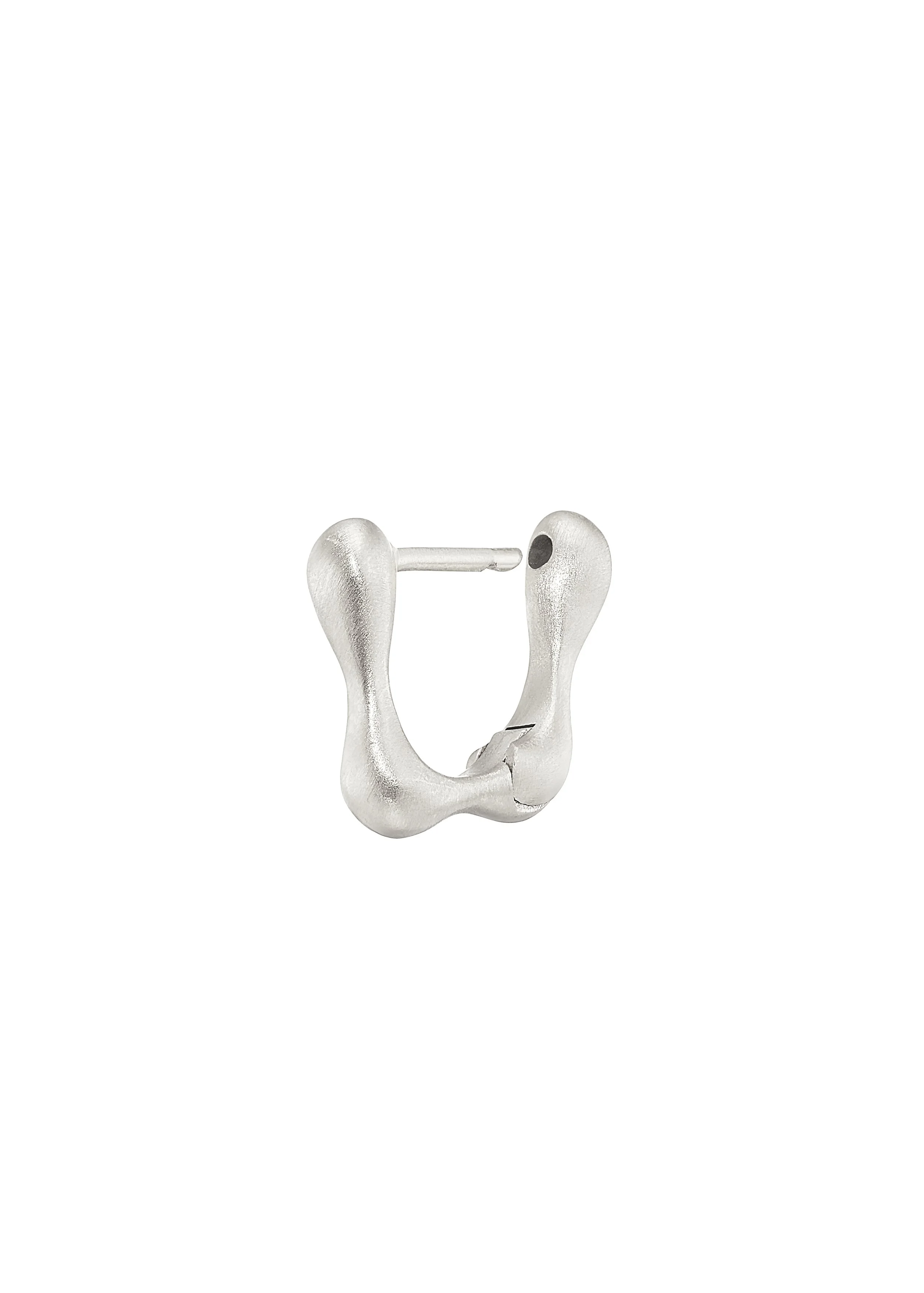 Dunton_Ellerkamp_Owen_Huggies_5mm_Silver_Web3.jpg