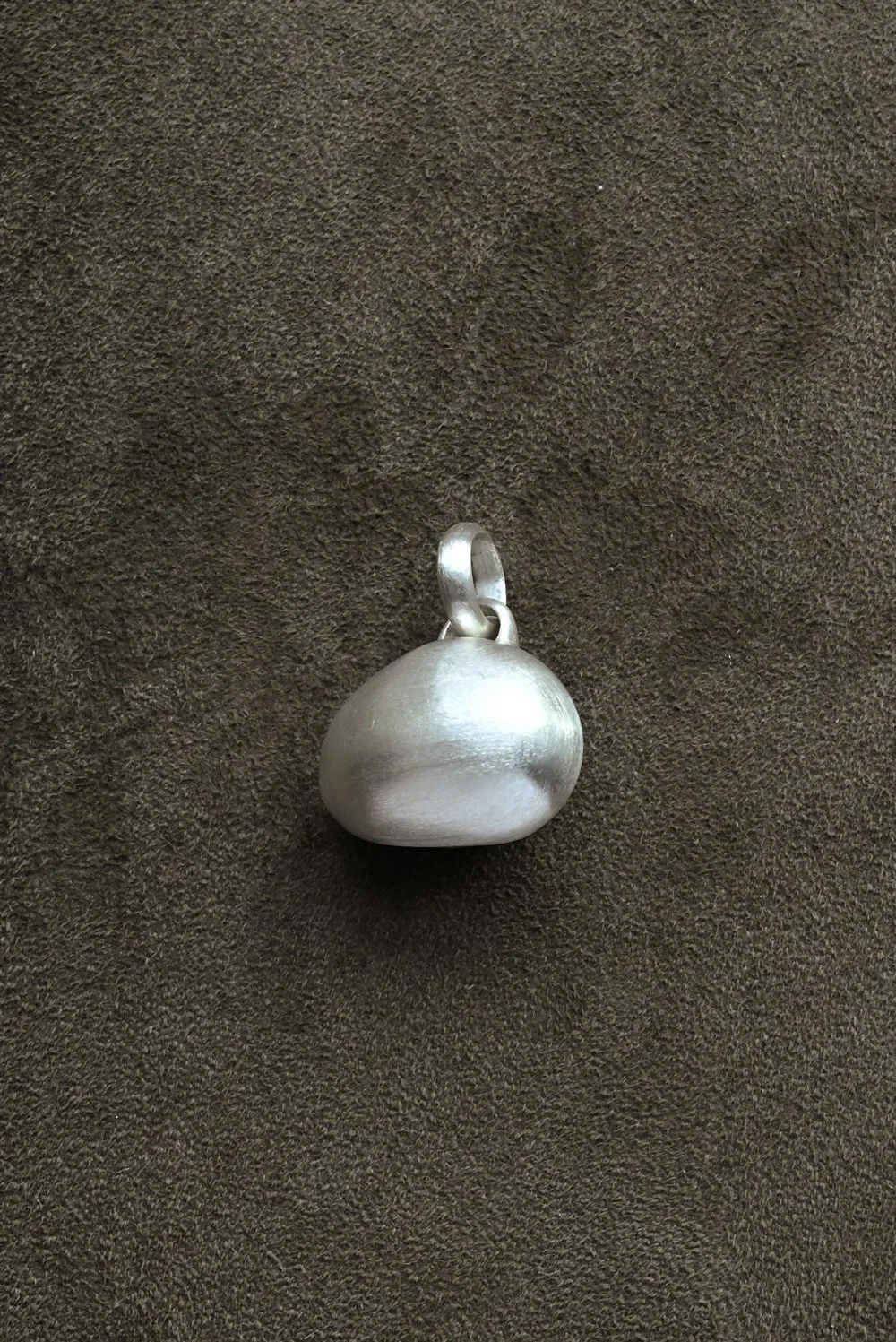 Dunton_Ellerkamp_Silver_Shell_Pendant_2.jpg