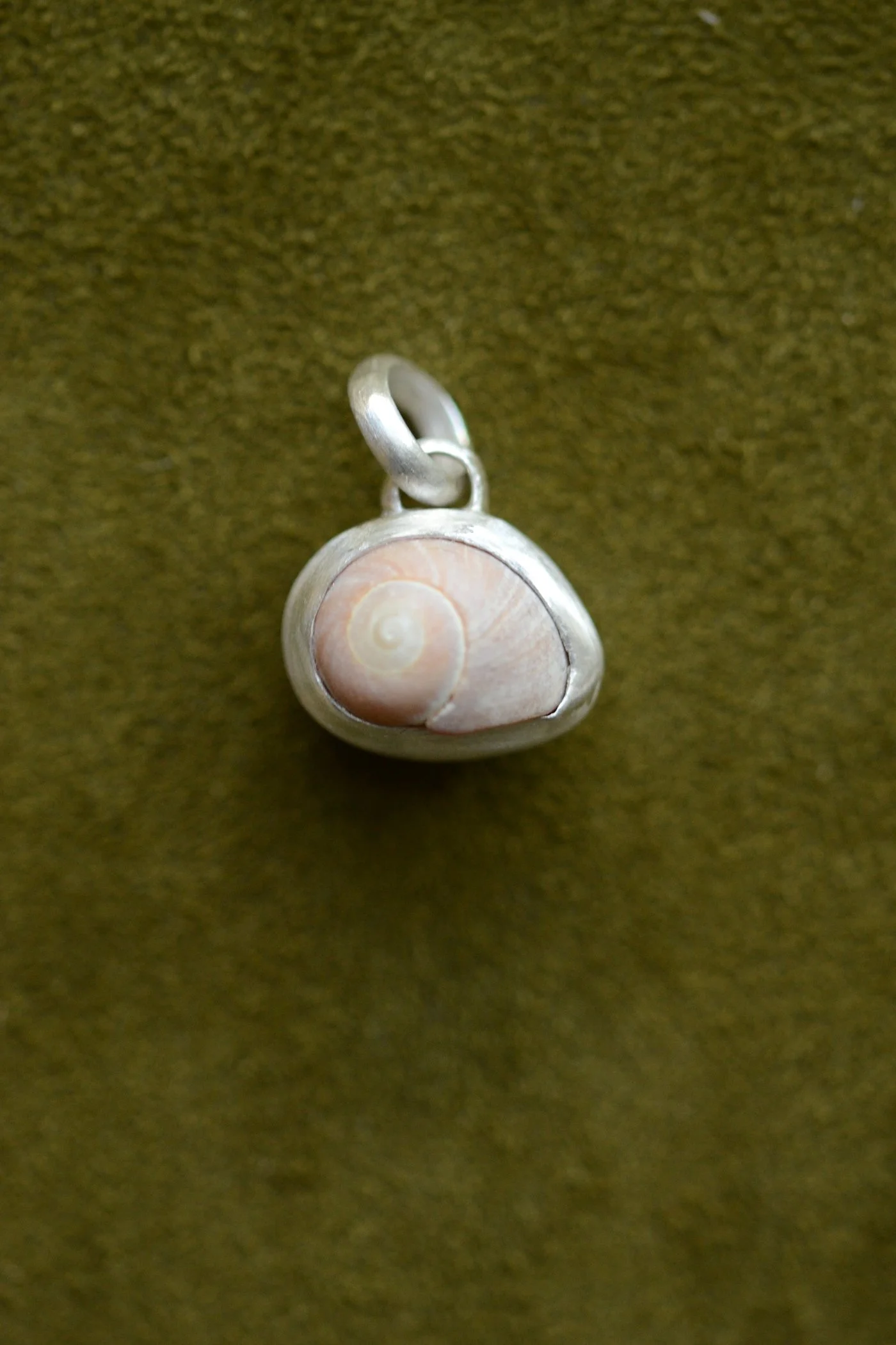 Dunton_Ellerkamp_Shell_Pendants_Jewelry_Web_6.jpg