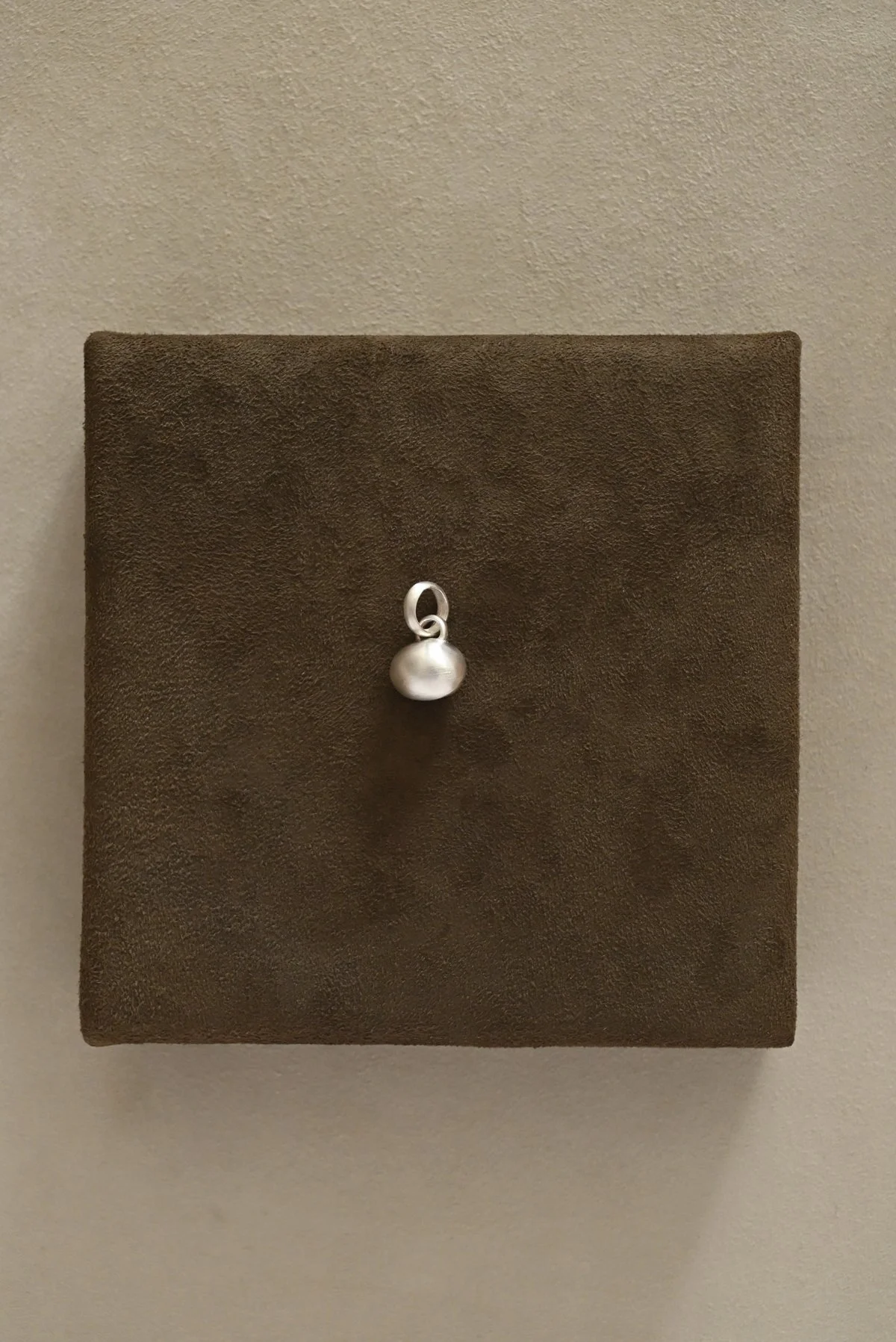 Dunton-Ellerkamp-Silver-Shell-Pendant-August-2026-Web-23.jpg
