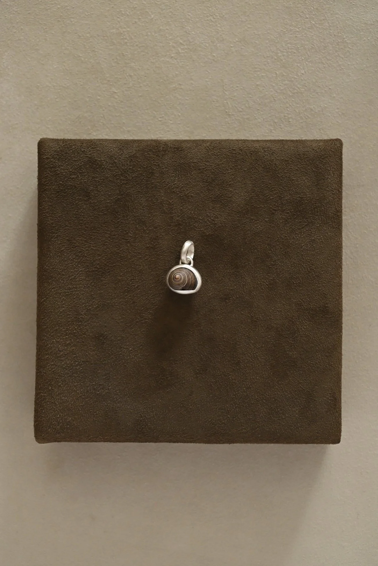 Dunton-Ellerkamp-Silver-Shell-Pendant-August-2026-Web-18.jpg