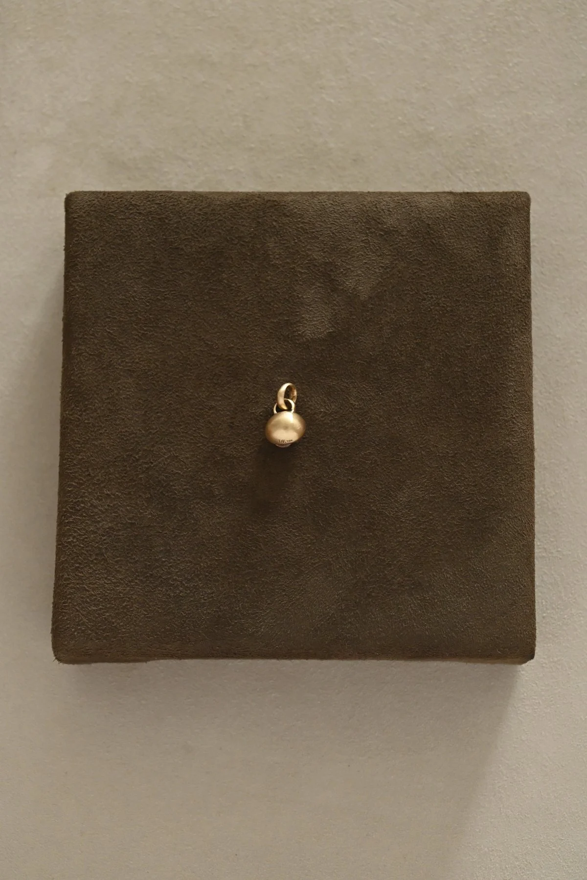 Dunton-Ellerkamp-Gold-Shell-Pendant-August-2026-Web-12.jpg