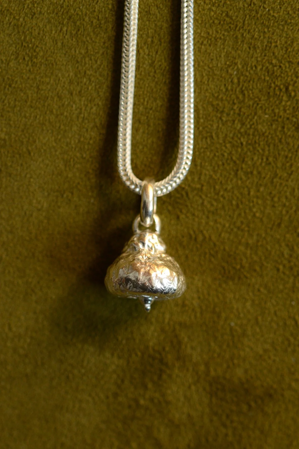 Dunton_Ellerkamp_Silver_Acorn_Pendant_7.jpg
