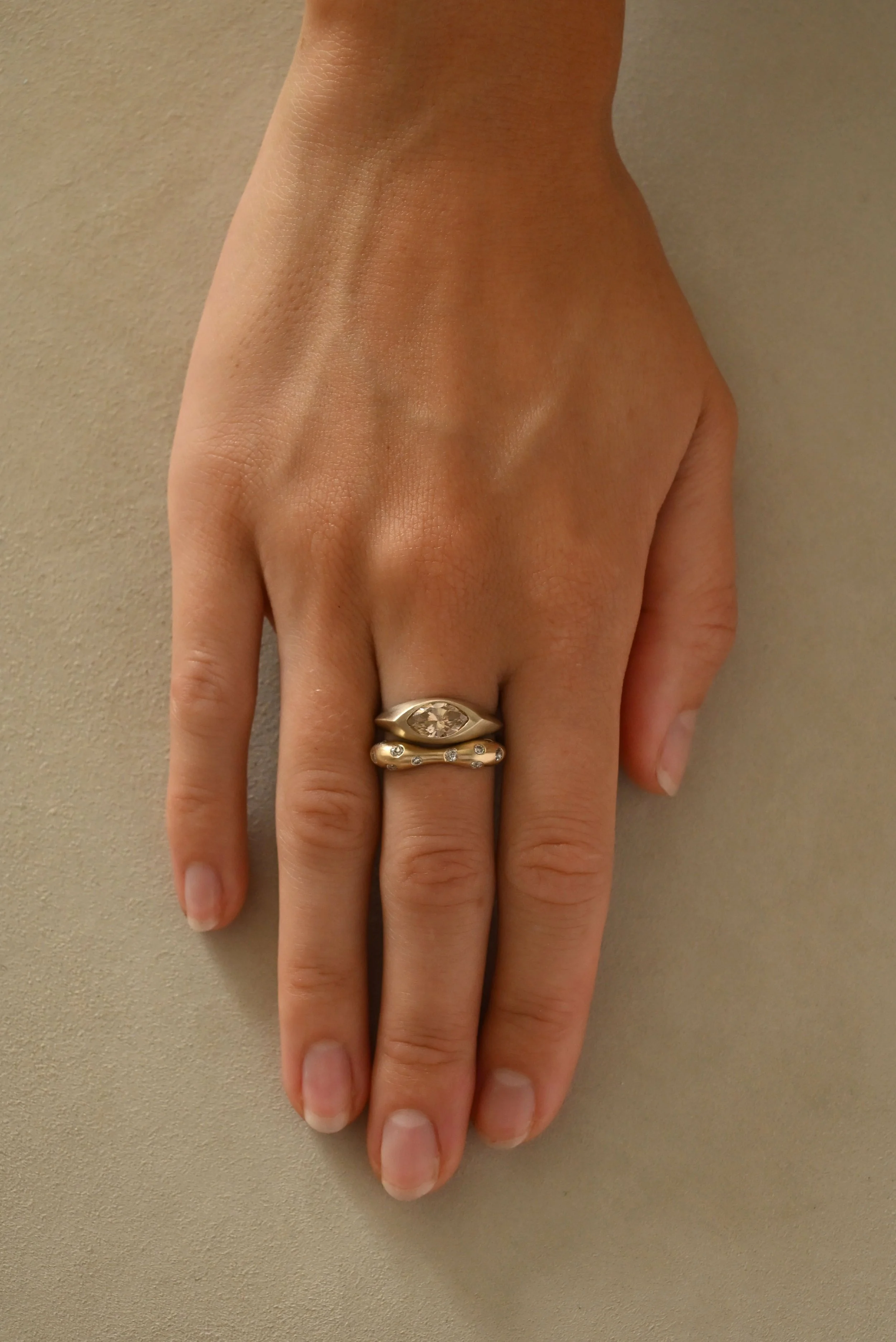 Dunton-Ellerkamp-Ellipse-Champagne-Diamond-18k-White-Gold-Web-4.jpg