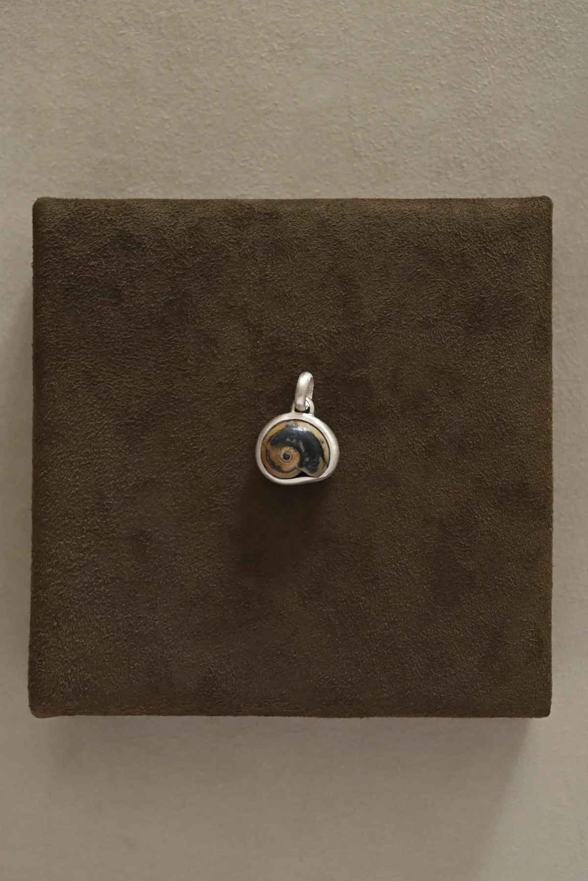 Dunton-Ellerkamp-Silver-Shell-Pendant-August-2026-Web-6.jpg