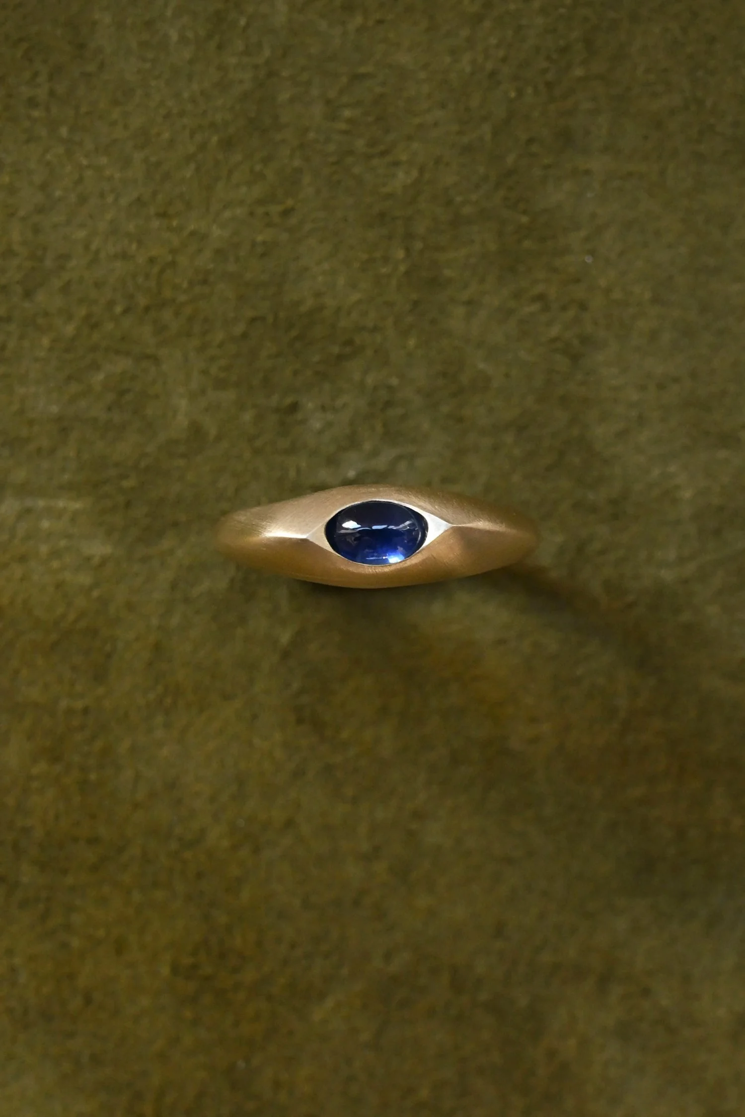 Dunton-Ellerkamp-Gold-Ellipse-Blue-Sapphire-Ring.jpg